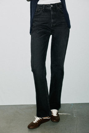 HIGH-WAIST STRAIGHT JEANS