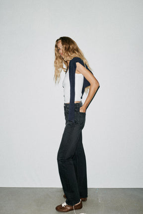 HIGH-WAIST STRAIGHT JEANS