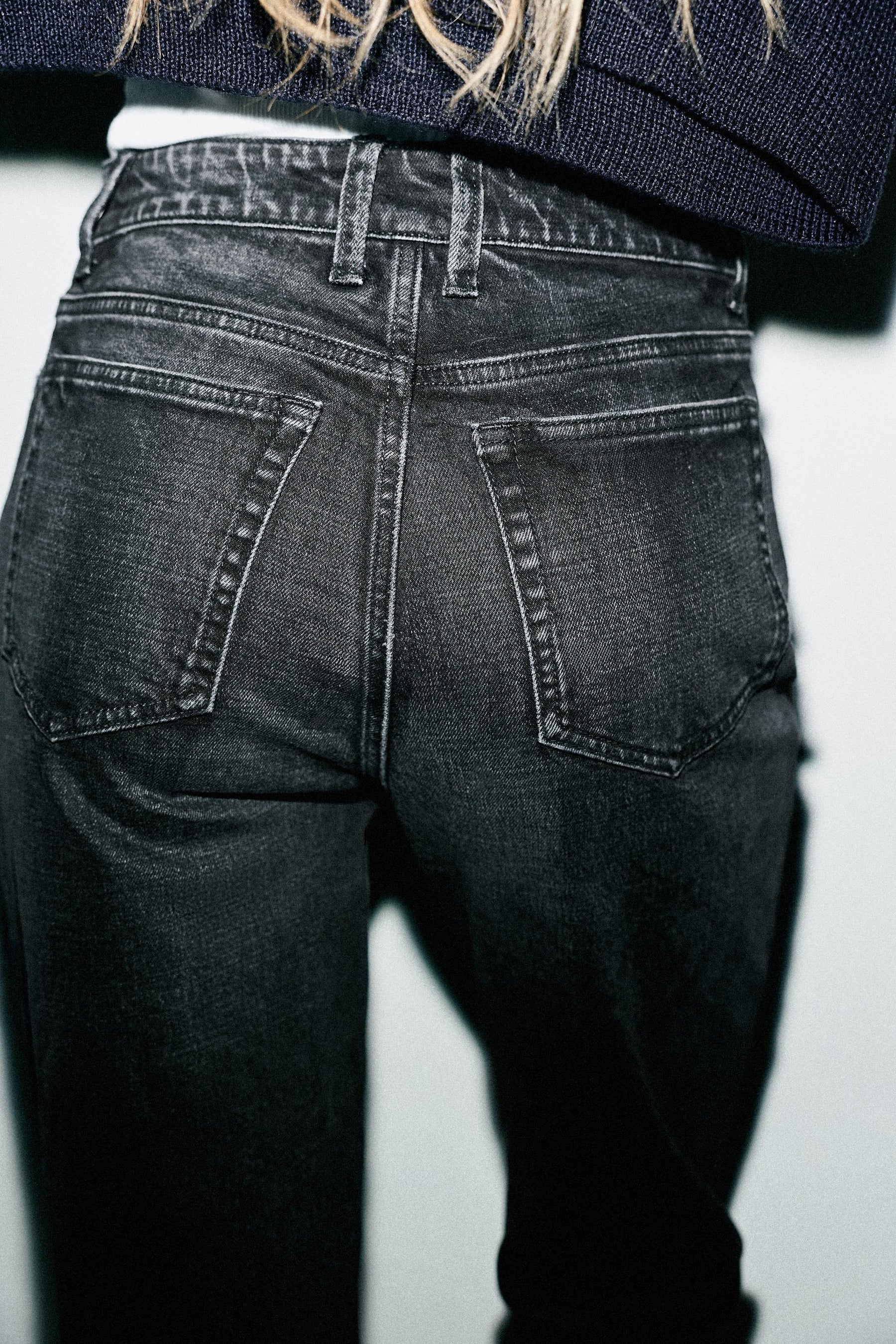 HIGH-WAIST STRAIGHT JEANS