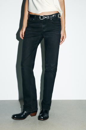 LOW-RISE STRAIGHT JEANS