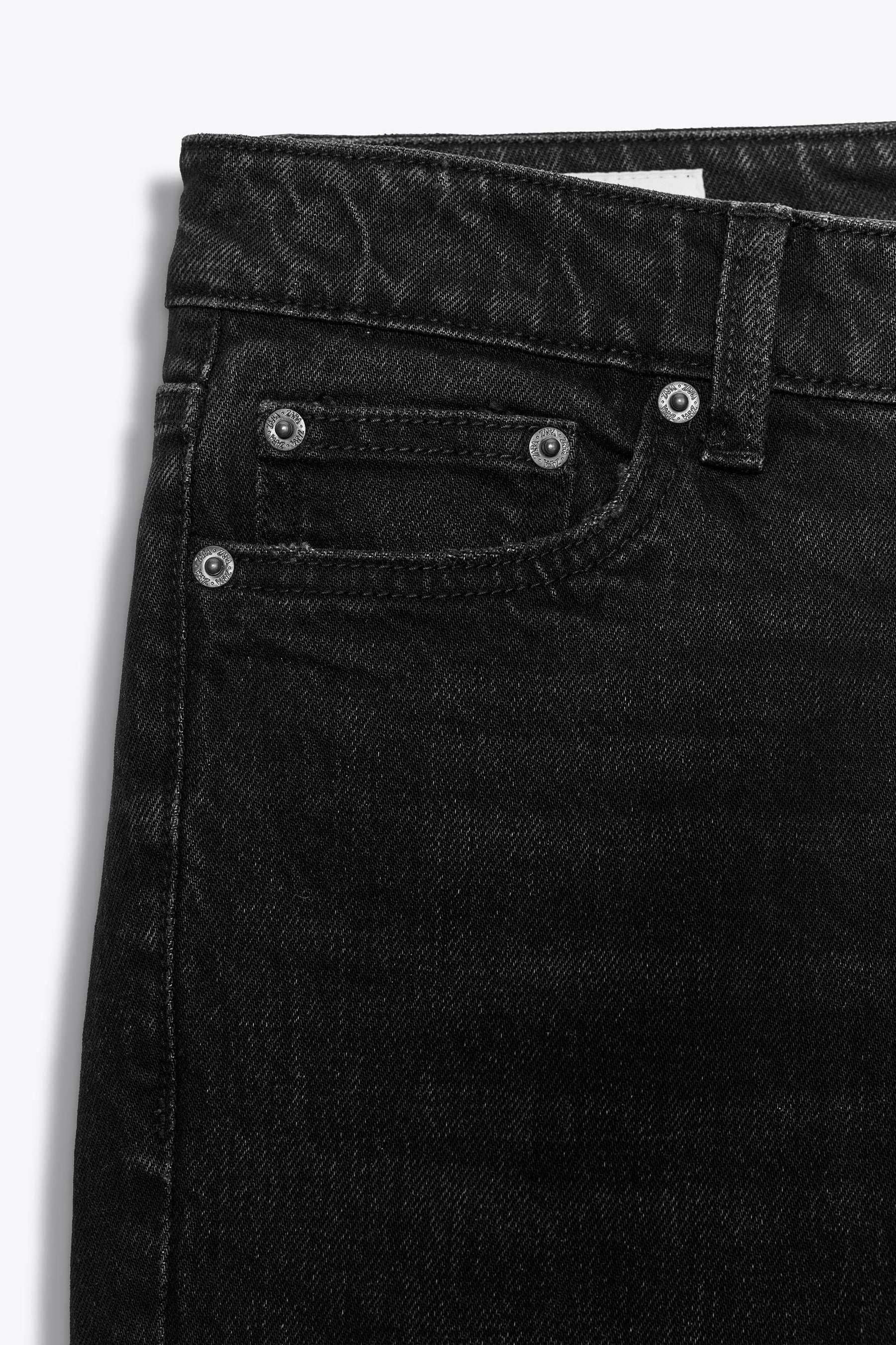 LOW-RISE STRAIGHT JEANS