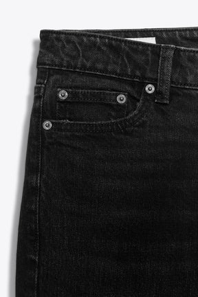 LOW-RISE STRAIGHT JEANS