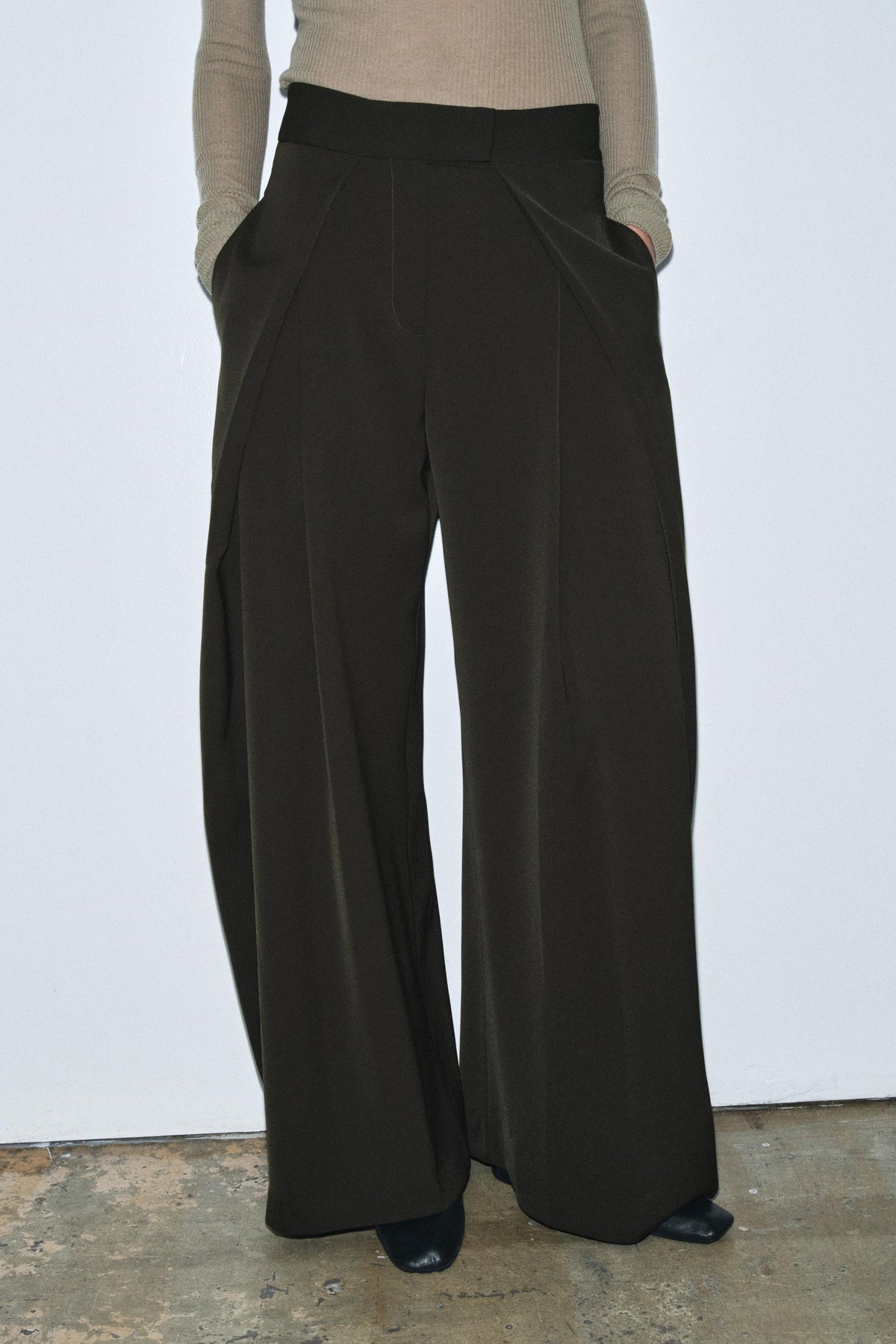 Flowing Trousers with Darts