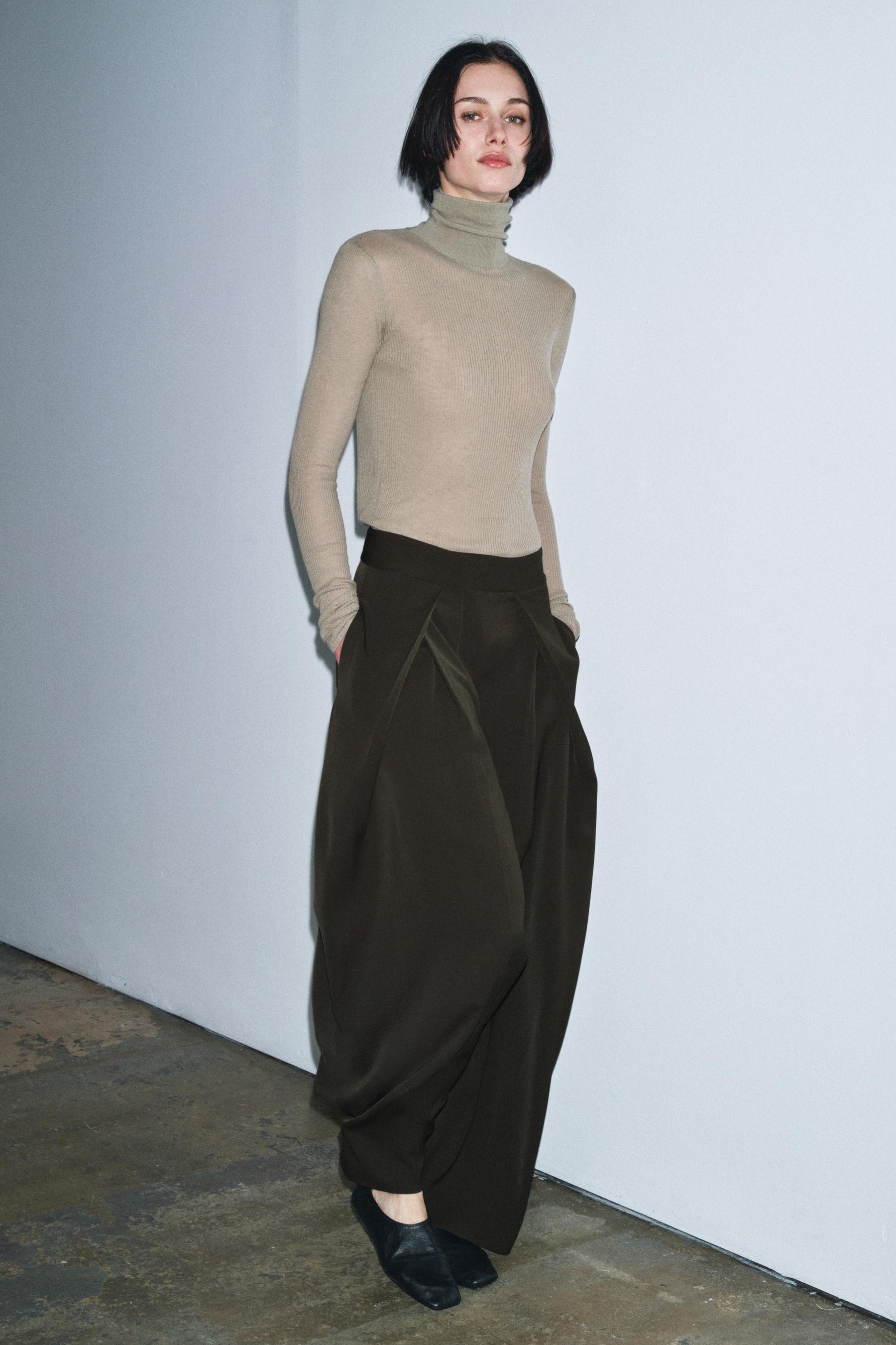 Flowing Trousers with Darts