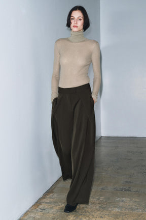 Flowing Trousers with Darts