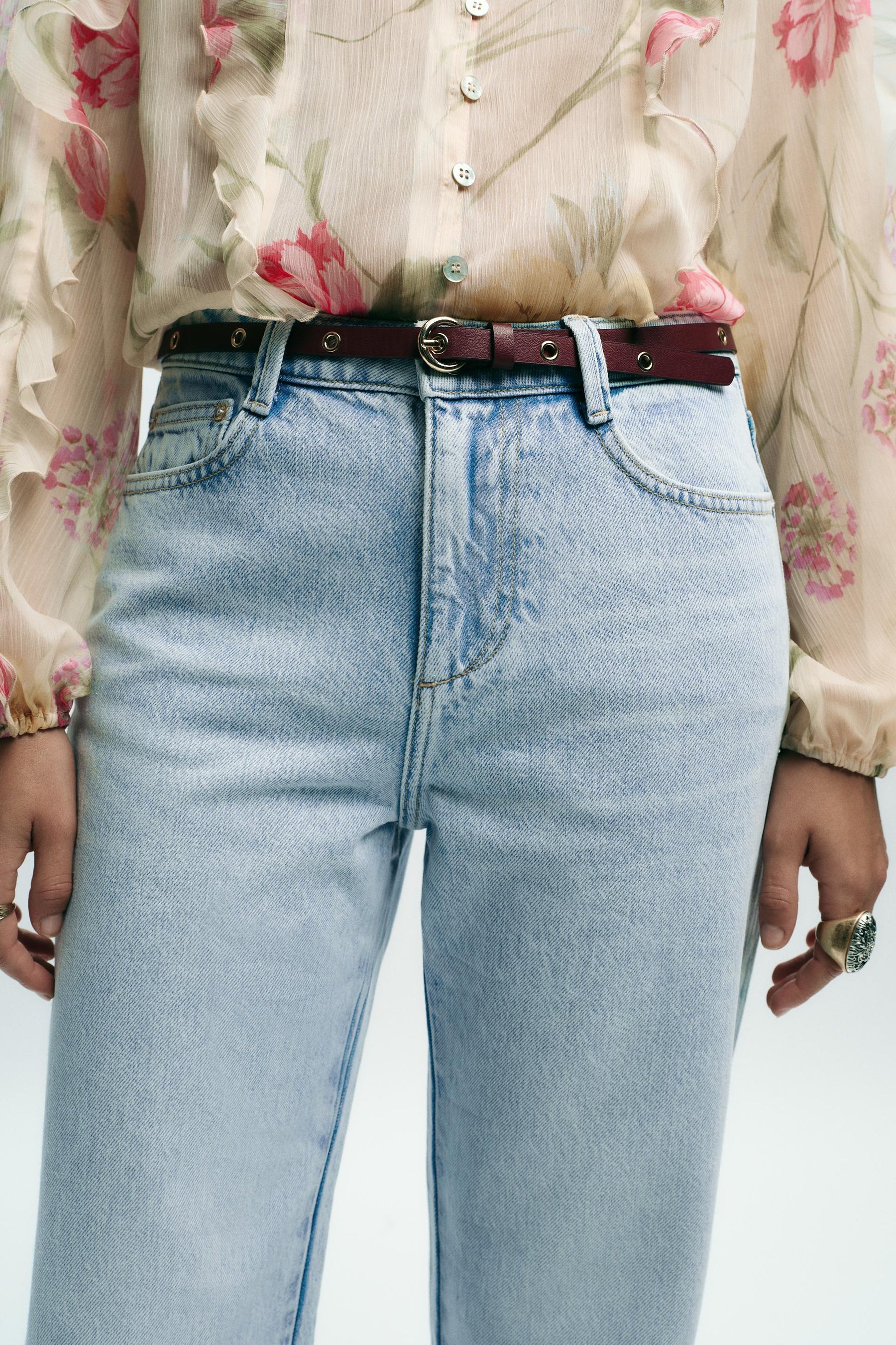 High-waist Jeans with Belt
