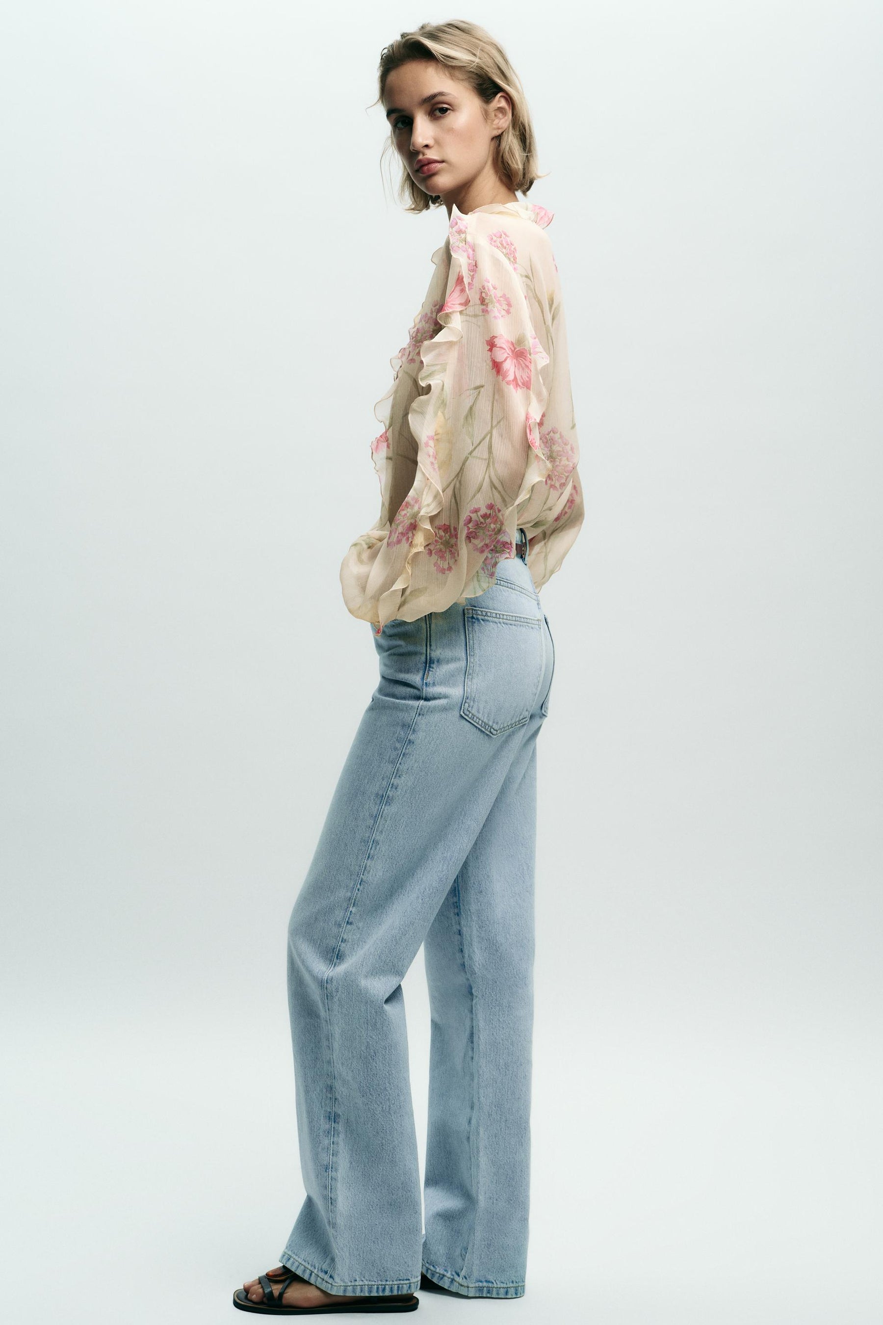 High-waist Jeans with Belt