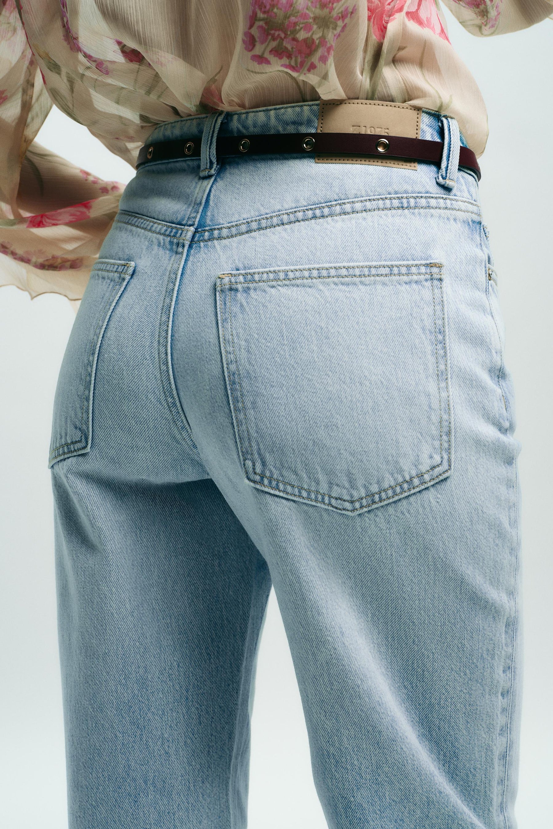 High-waist Jeans with Belt