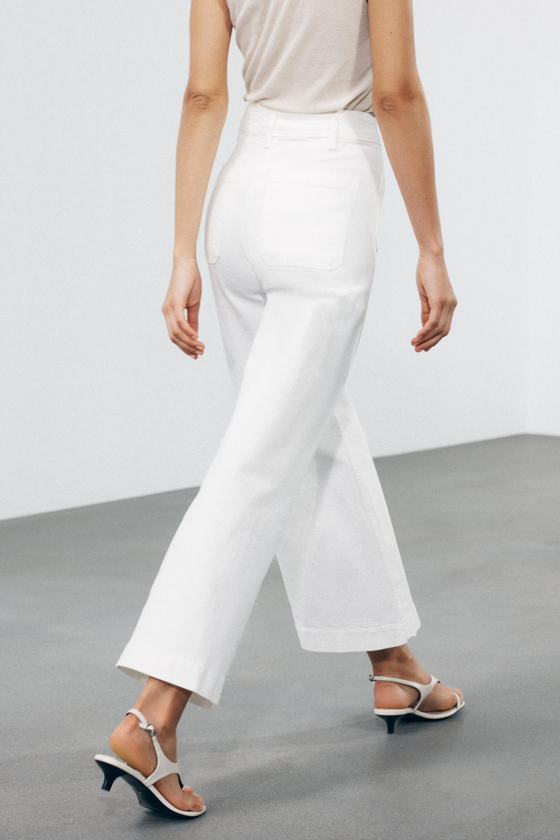 Wide-Leg High-Waist Jeans
