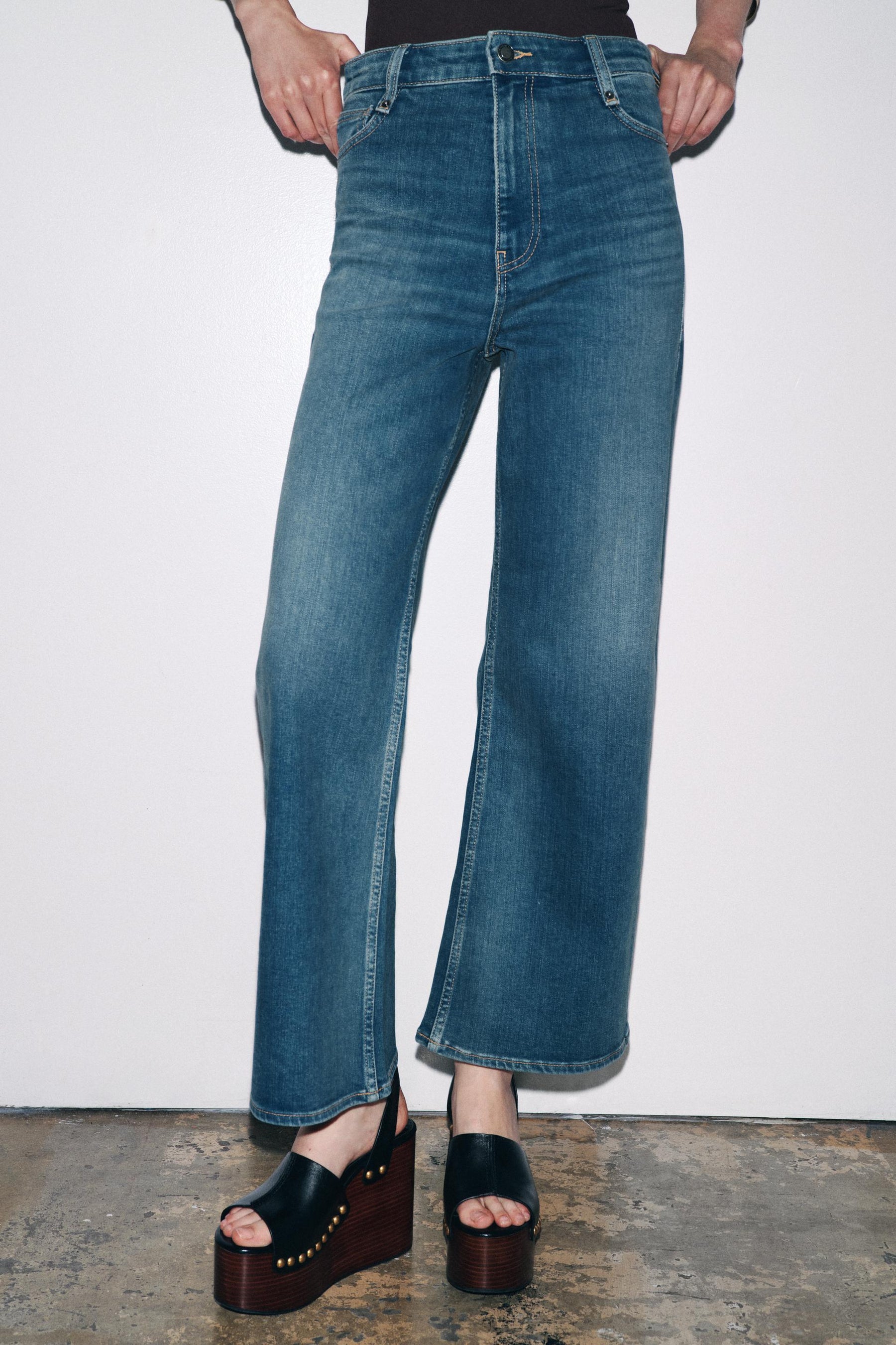 Wide-Leg High-Waist Jeans