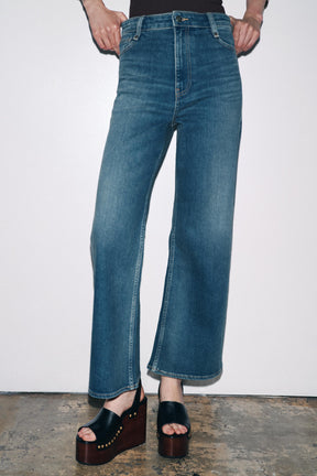 Wide-Leg High-Waist Jeans