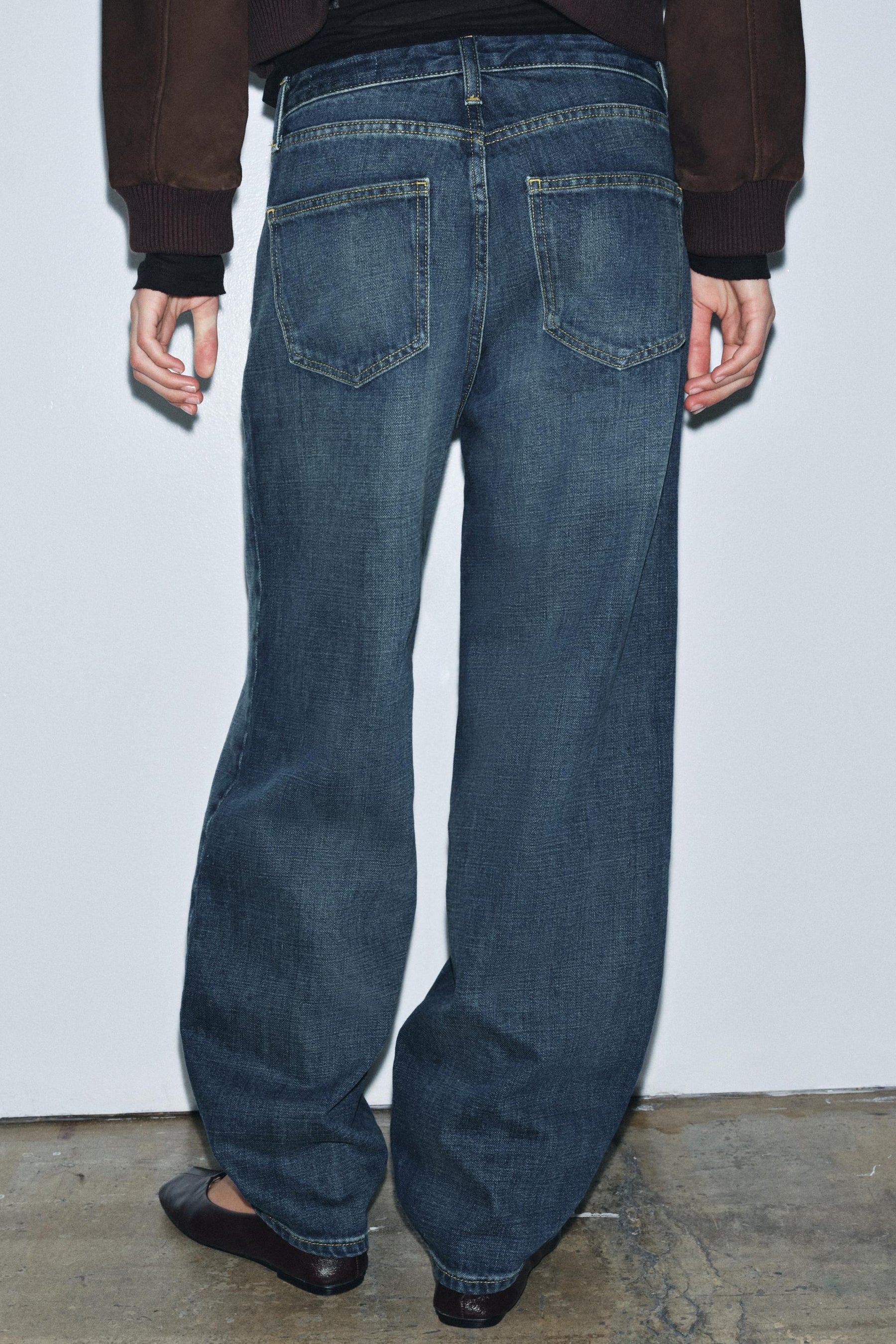 Mid-waist barrel jeans
