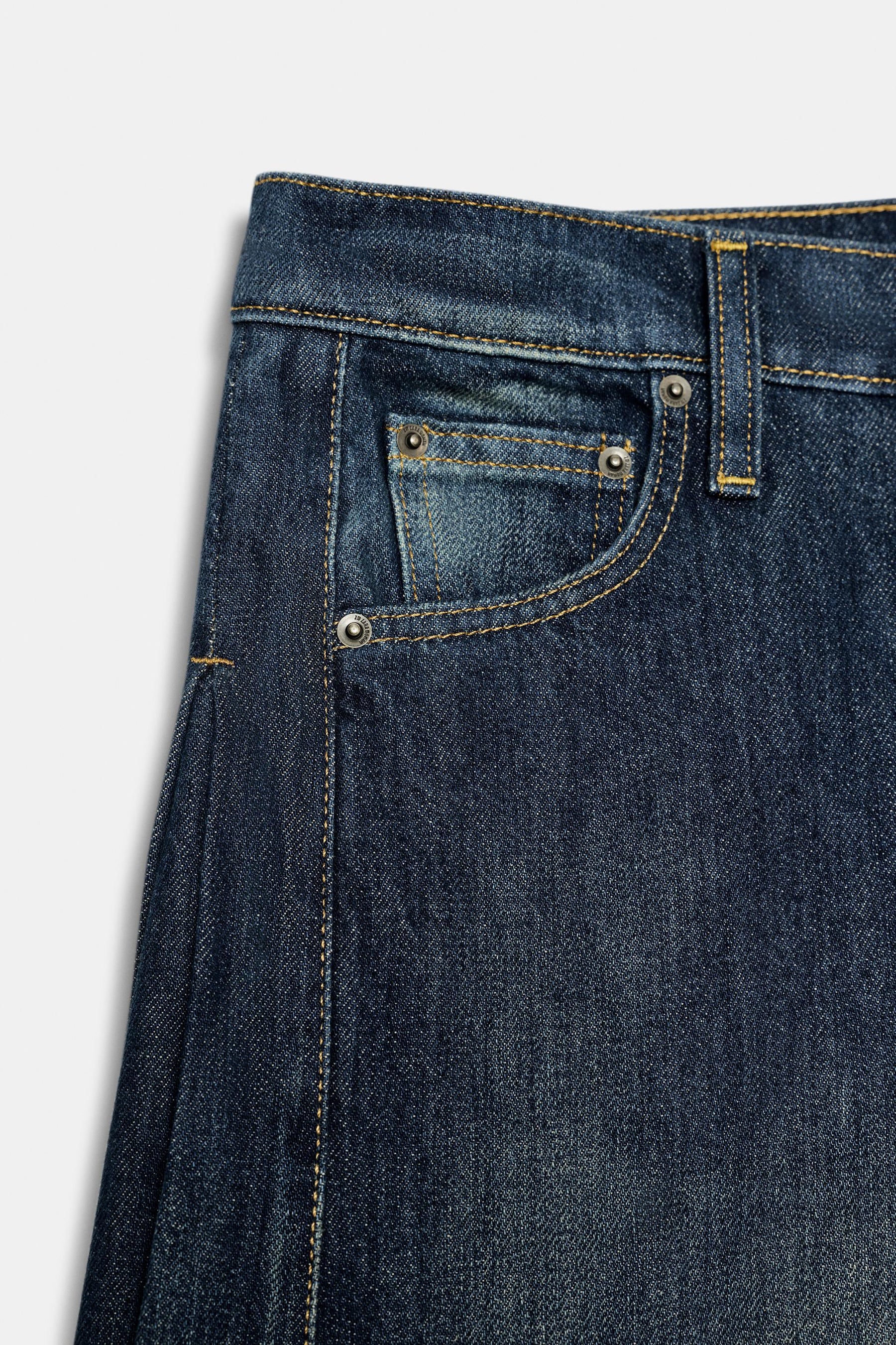 Mid-Waist Wide-Leg Pleated Jeans