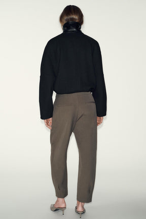 PLEATED TROUSERS