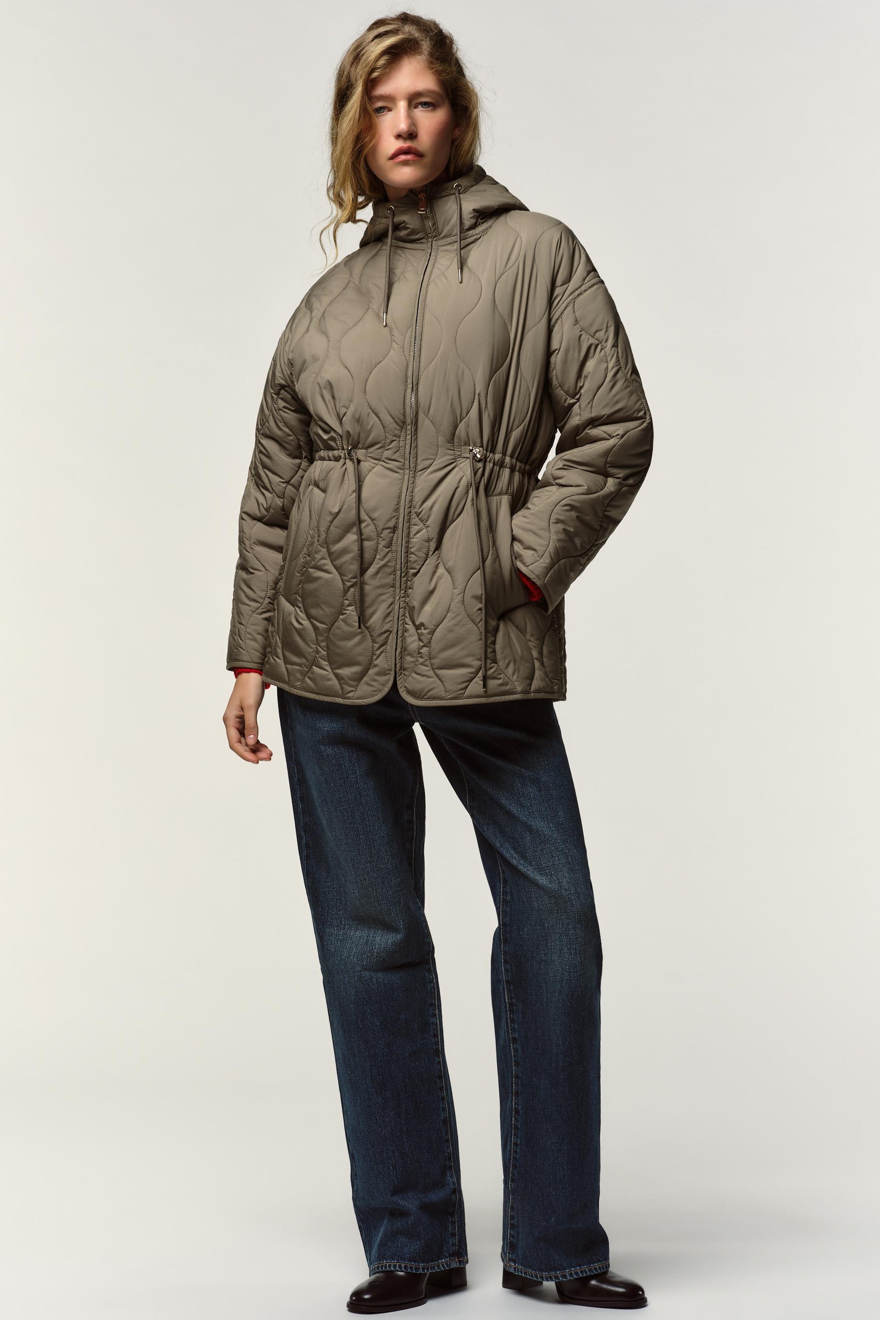 Quilted water-repellent hooded jacket