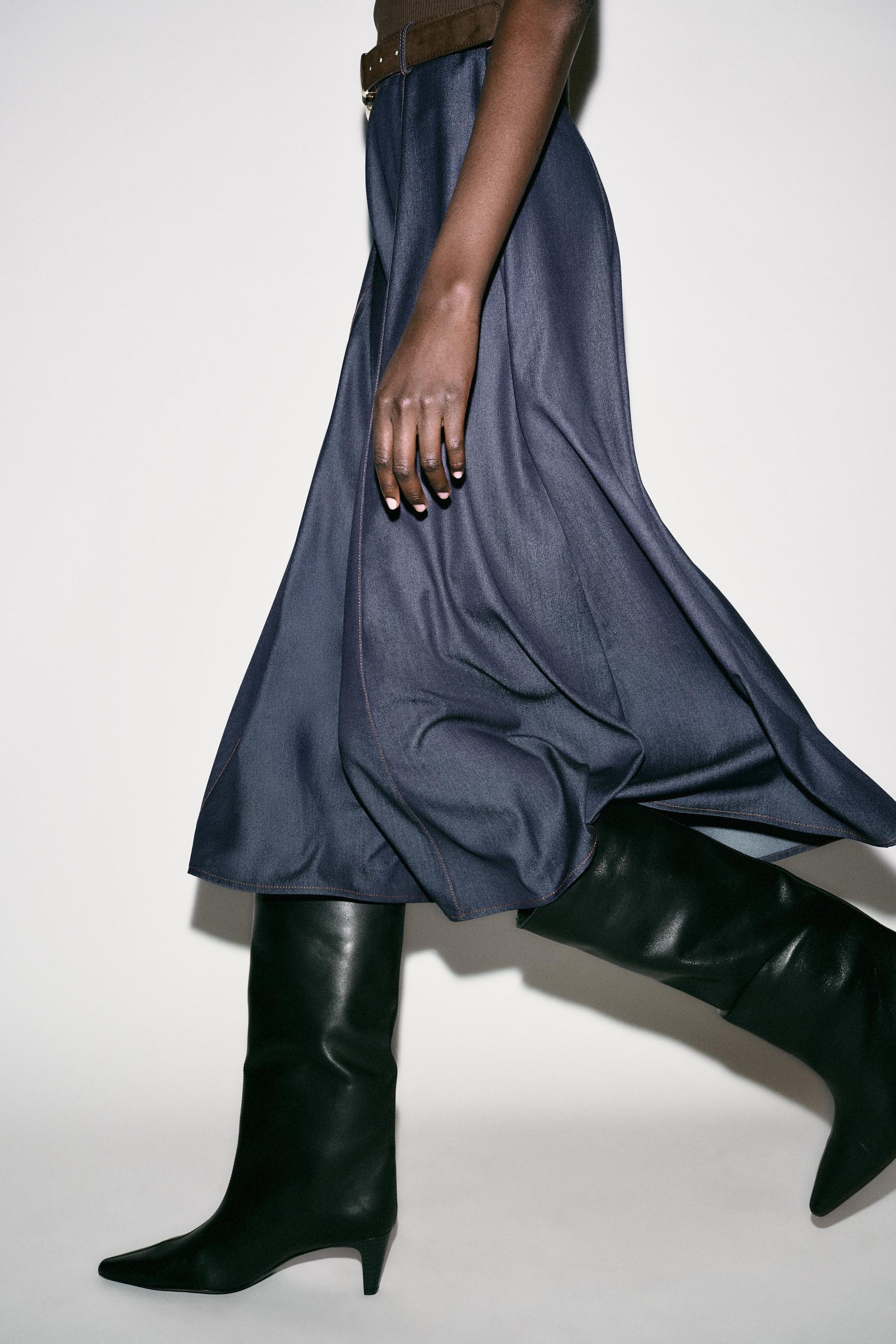 CONTRAST MIDI DRESS WITH BELT - Image 6