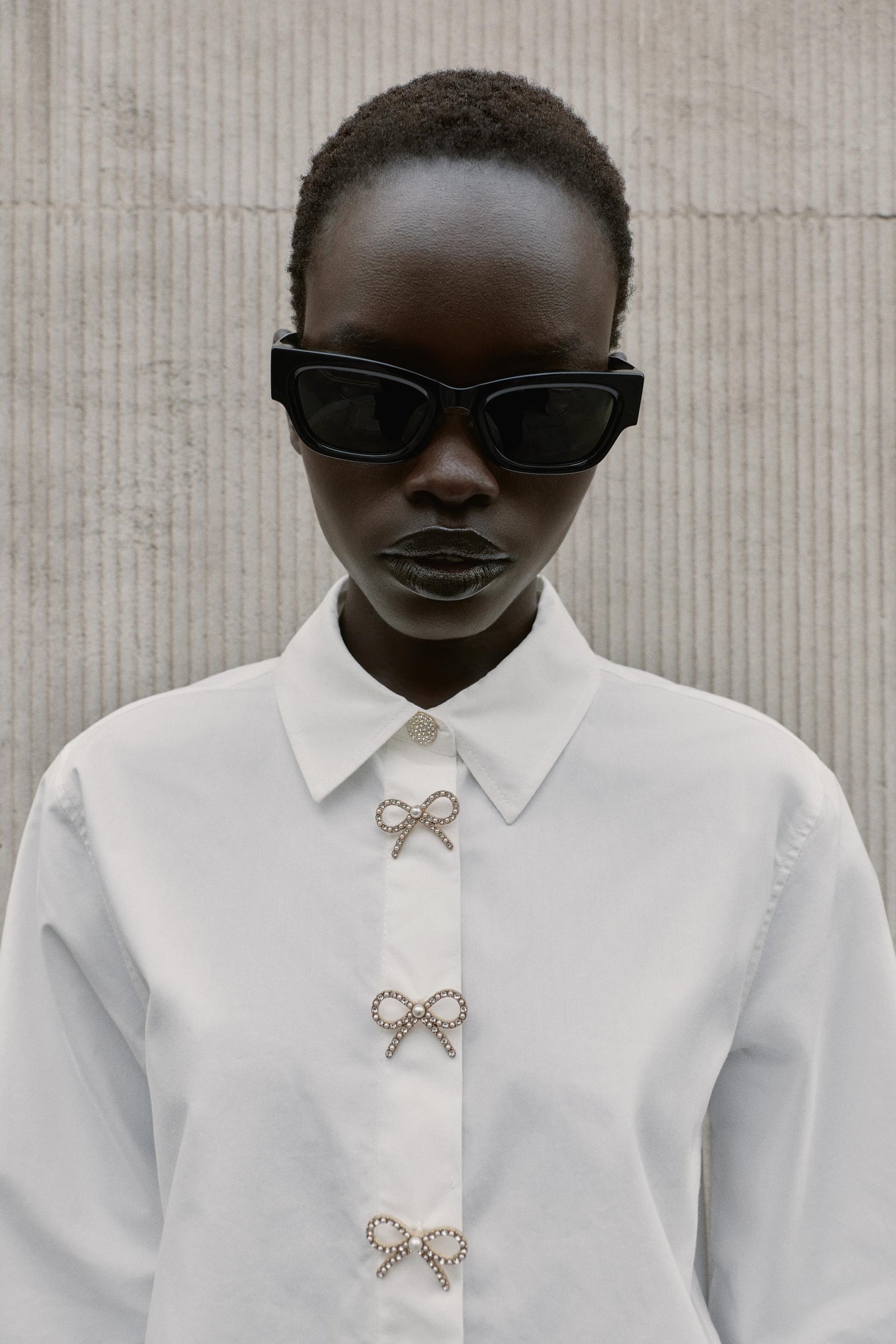 RHINESTONE BUTTON POPLIN SHIRT