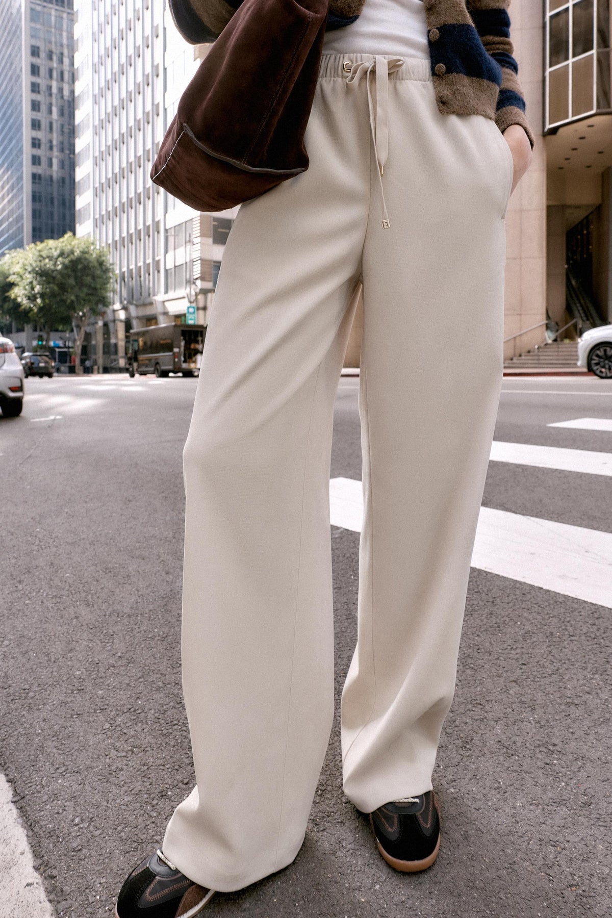 Wide-leg elastic trousers