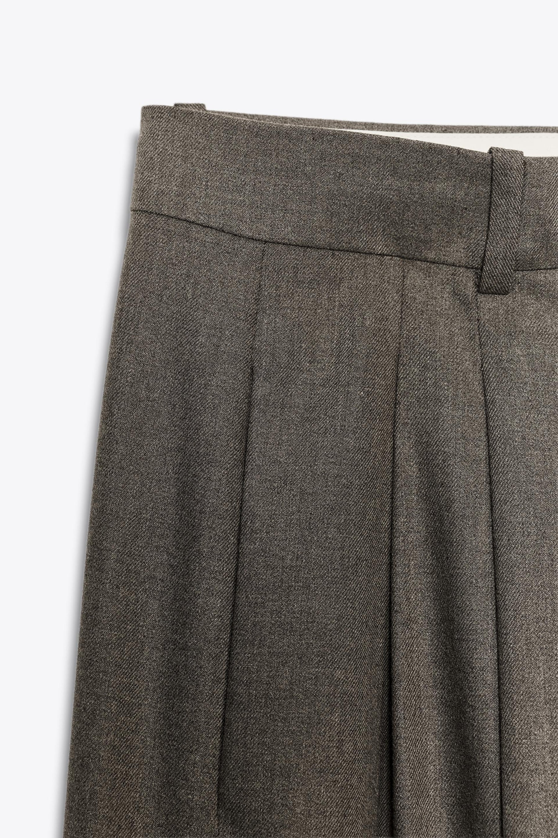 Wide-leg pleated trousers
