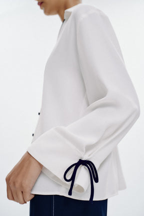 Shirt with contrast trims