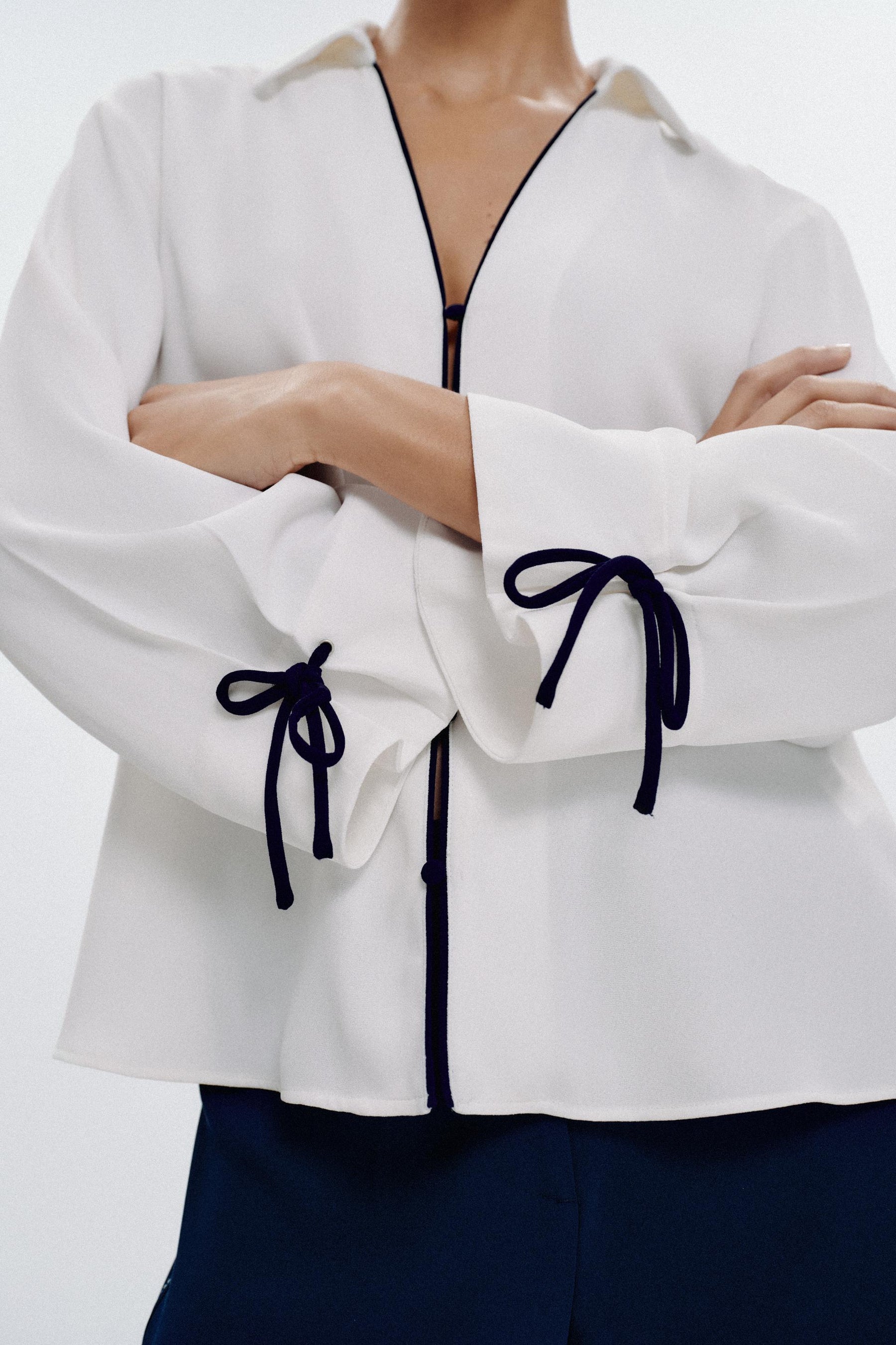 Shirt with contrast trims