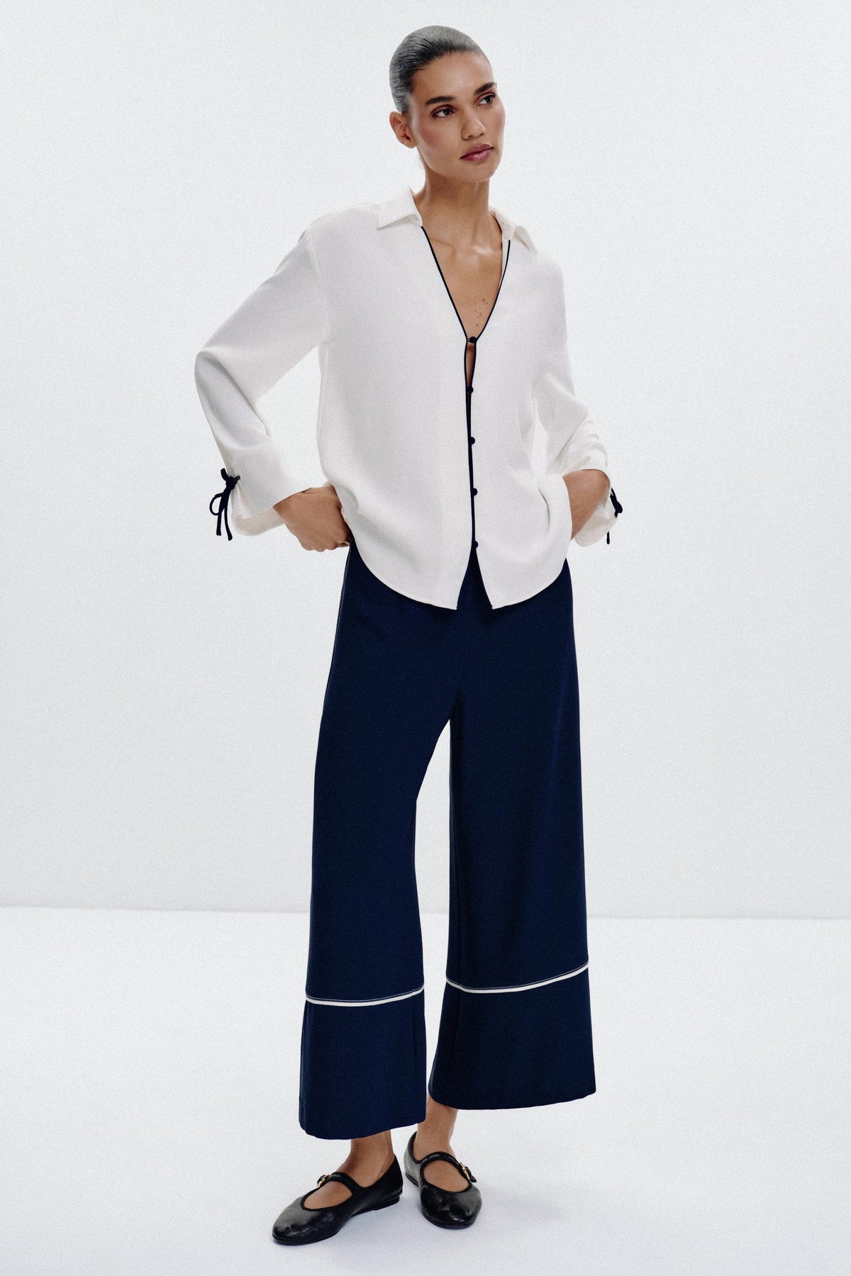 Shirt with contrast trims