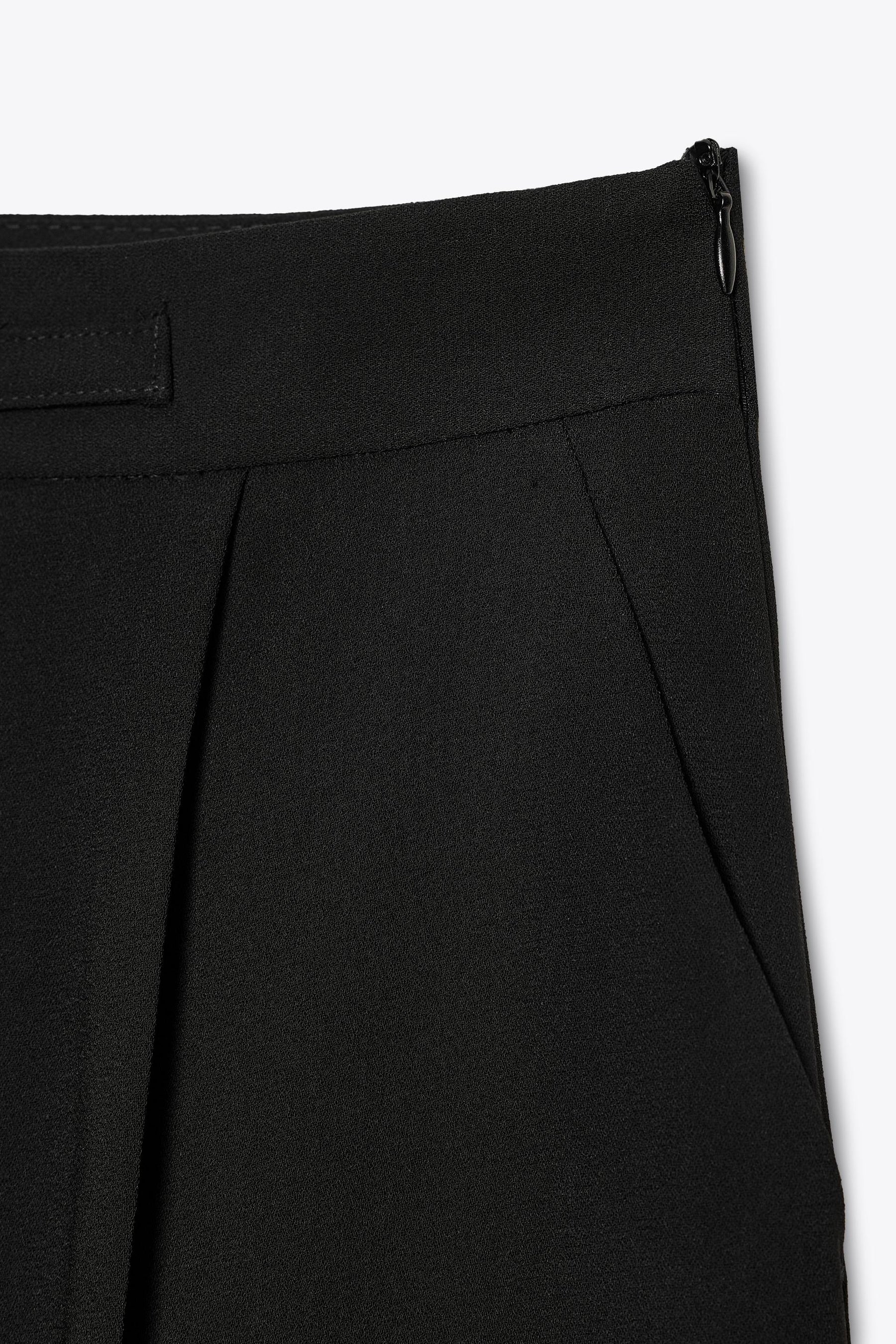 Wide-Leg Trousers With Chain