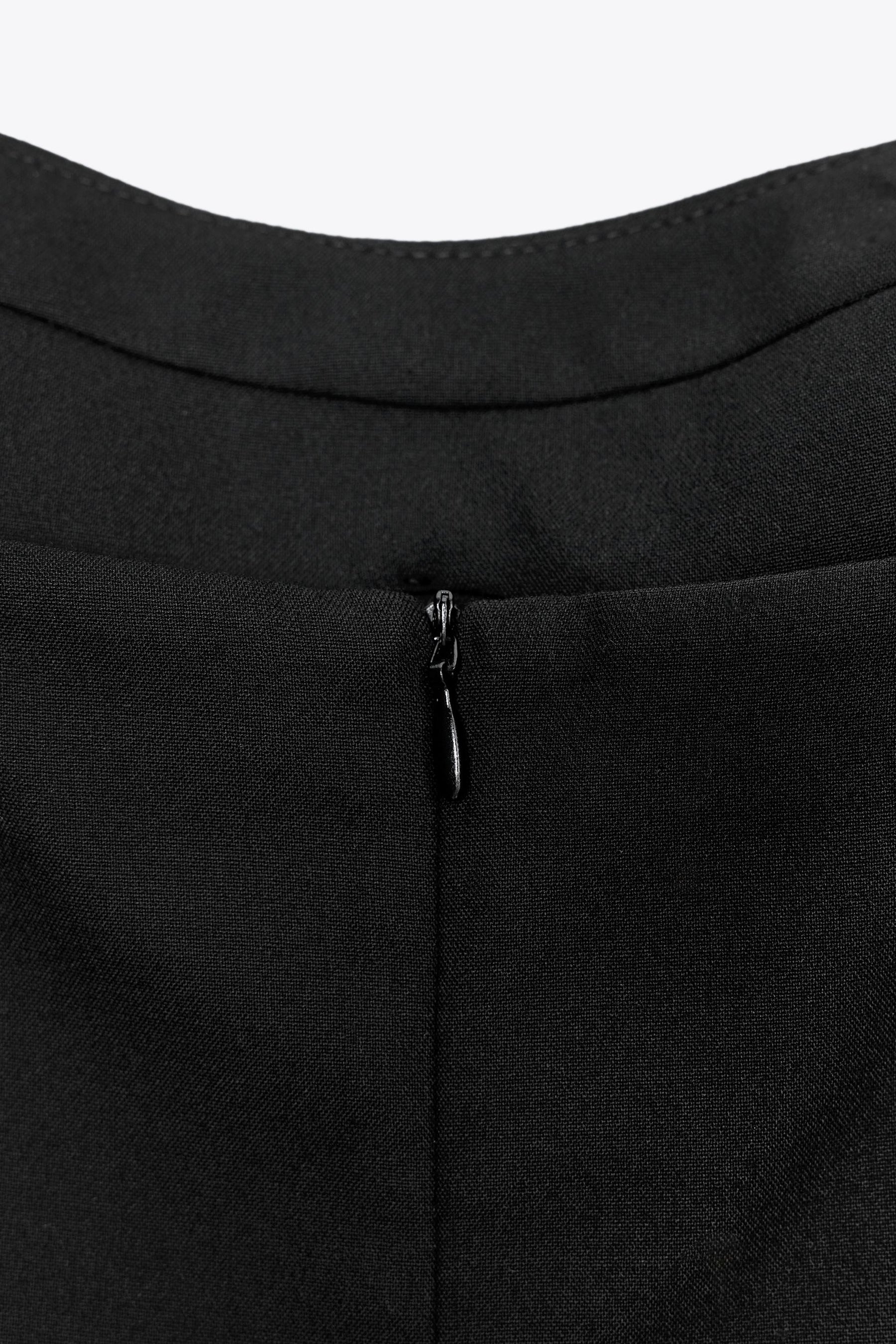 VOLUMINOUS SHORT DRESS