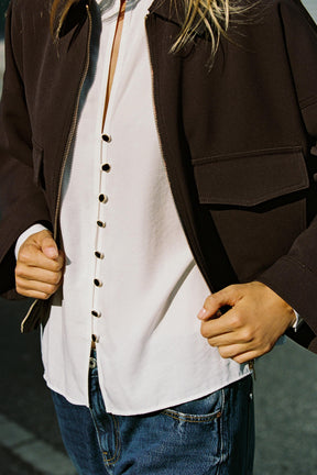 Shirt with shoulder pads