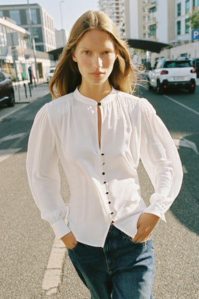 Shirt with shoulder pads