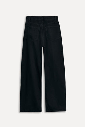 HIGH-WAIST CURVED JEANS