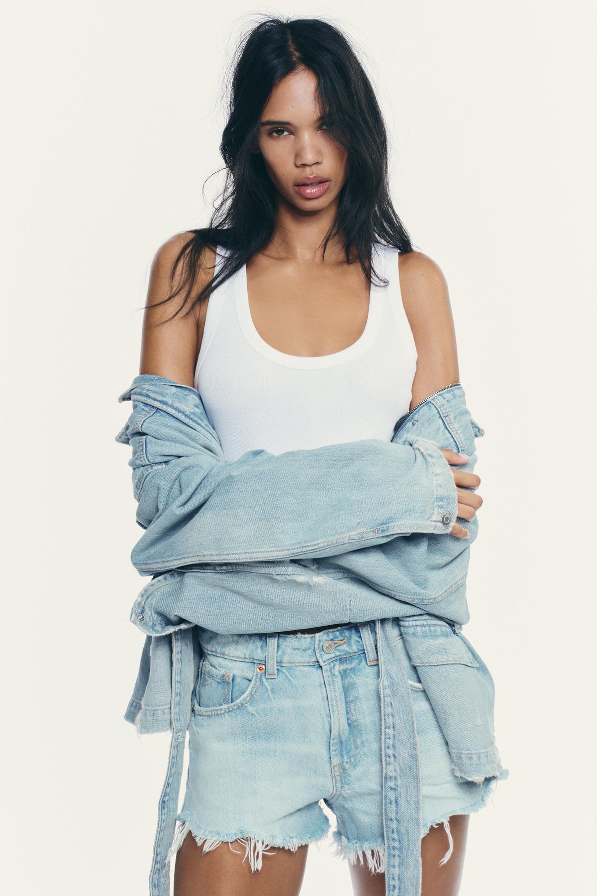 Mid-waist denim shorts