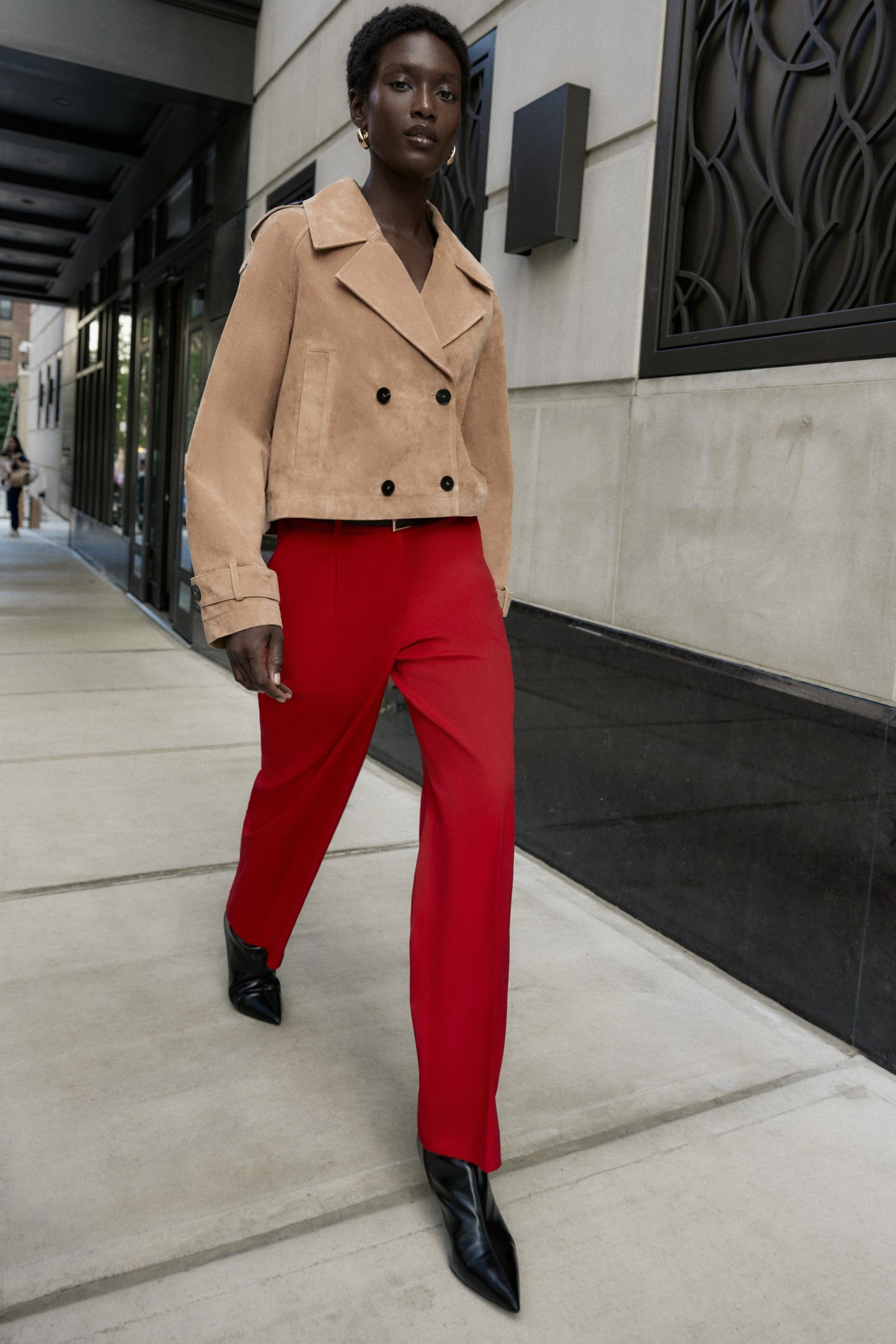 Straight-leg trousers with belt