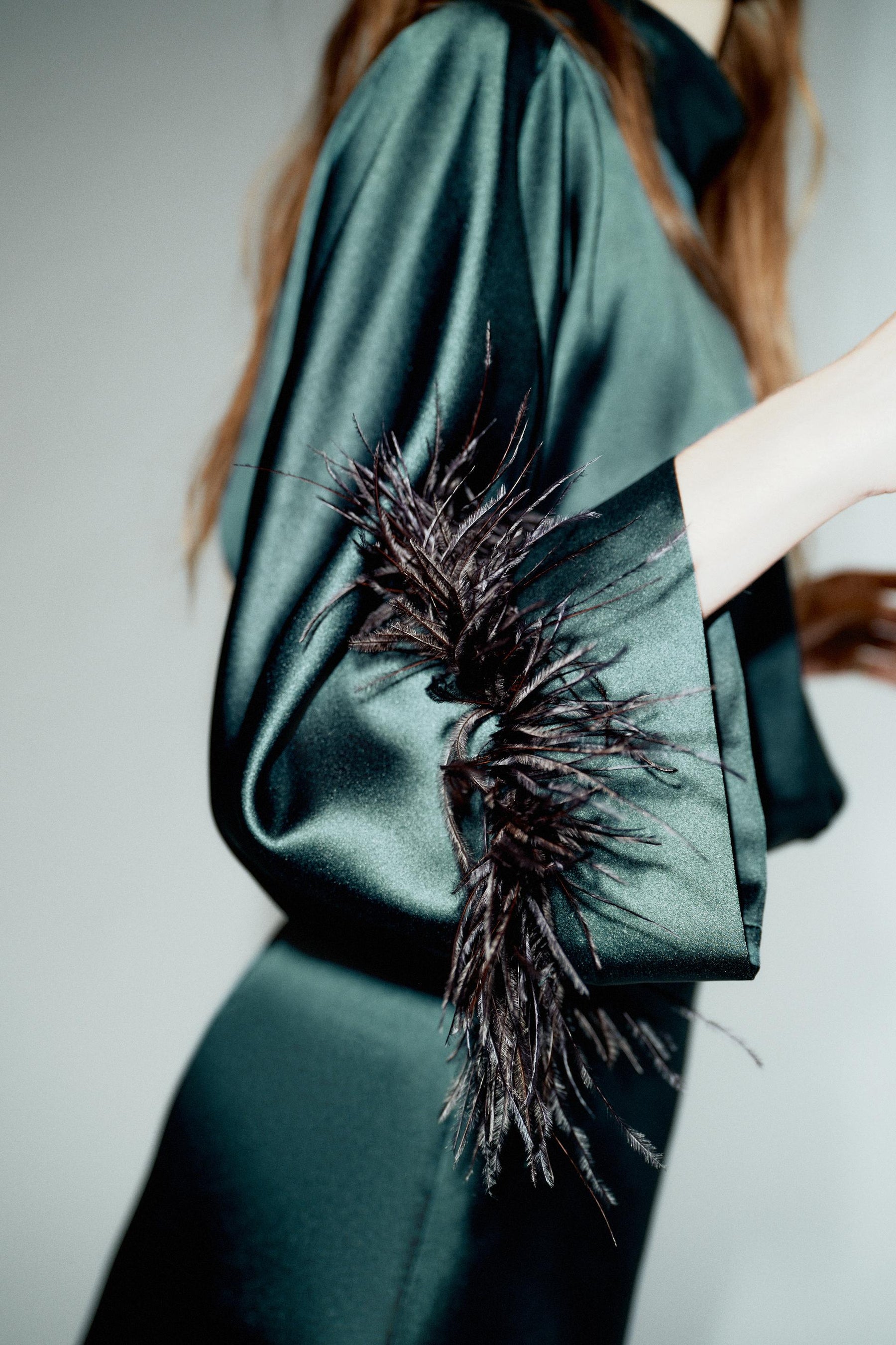 SHORT SATIN FEATHER DRESS - Image 3