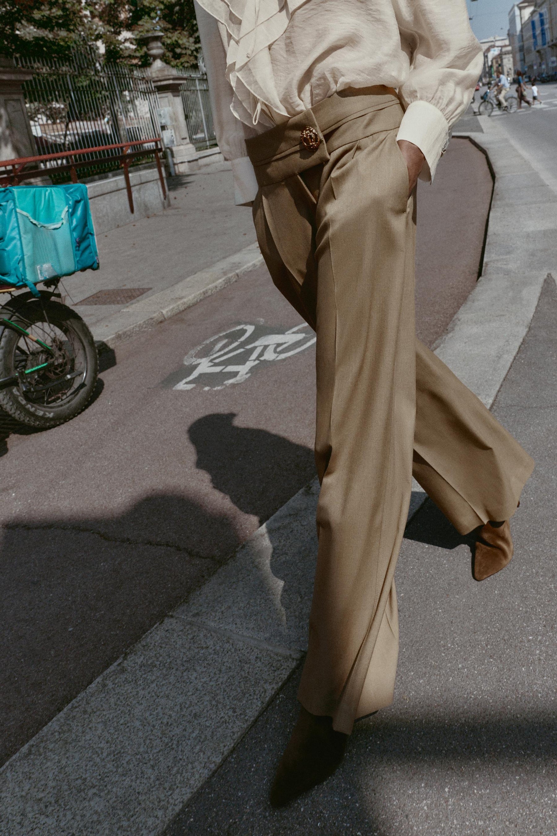 WIDE-LEG TROUSERS