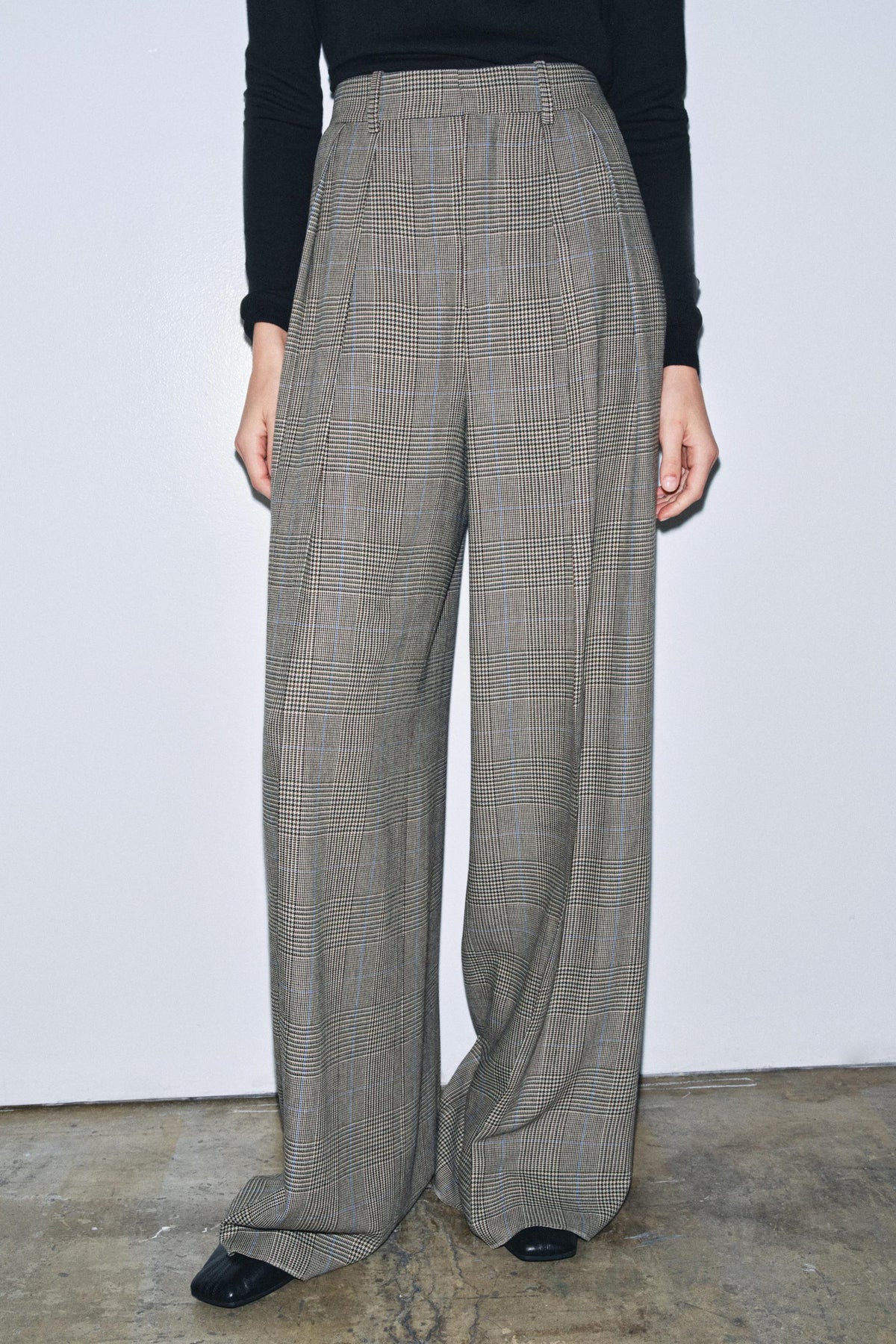 Wide-leg Trousers with Darts