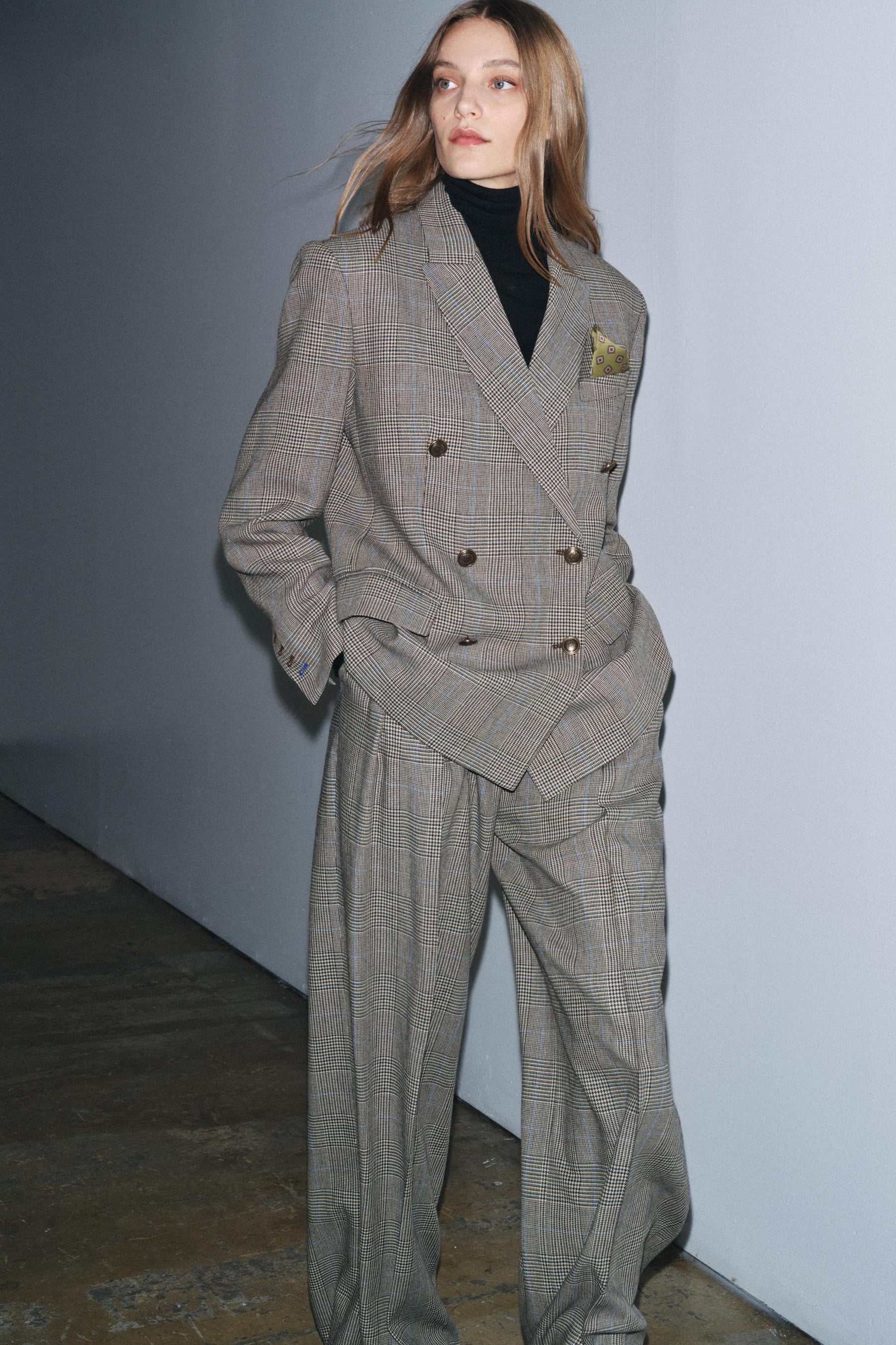 Wide-leg Trousers with Darts