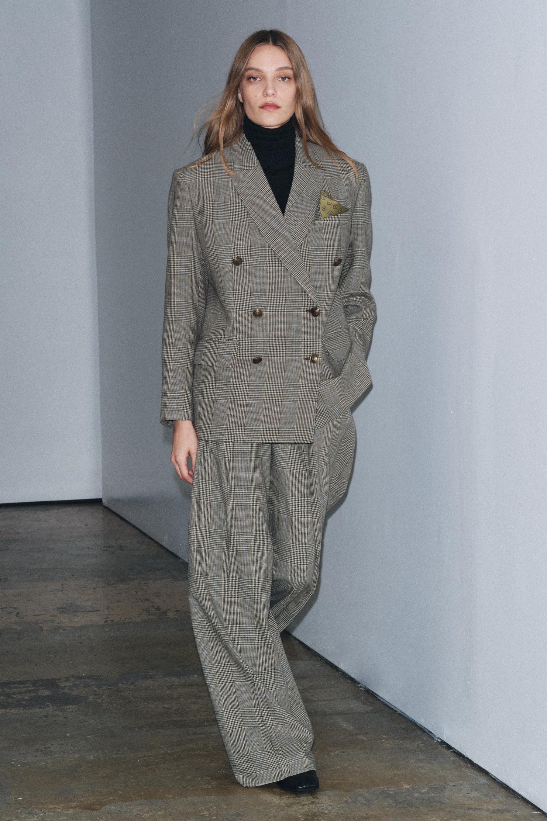 Wide-leg Trousers with Darts