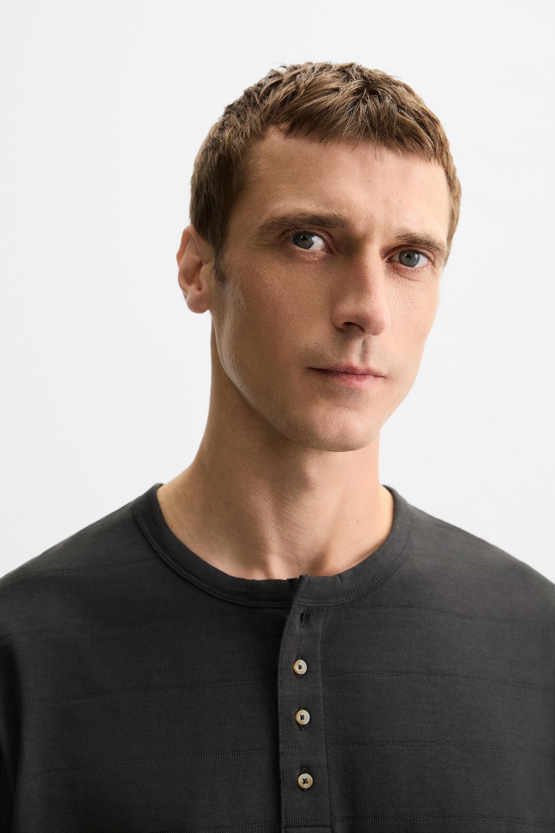 STRIPED GRANDAD COLLAR T-SHIRT - Image 5