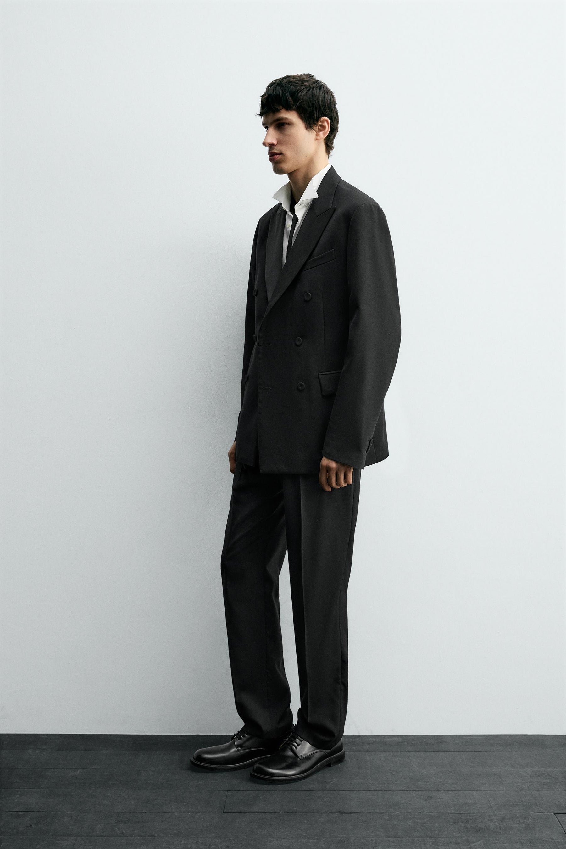 Double-breasted dinner jacket