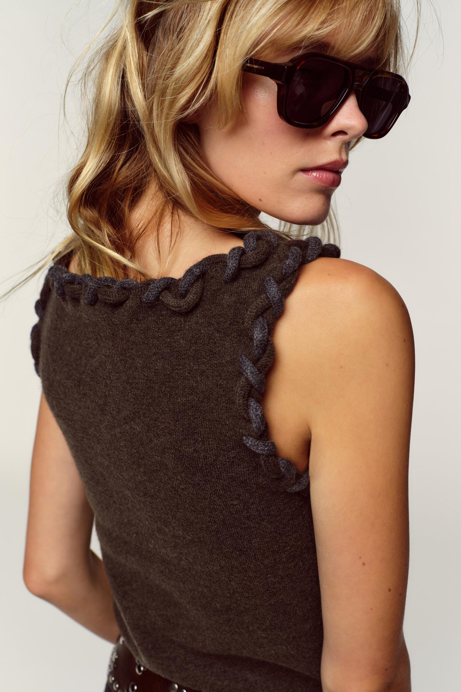 INTERWOVEN TRIM KNIT TOP - Image 5