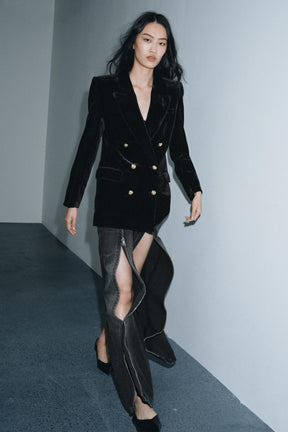 Wide-Leg Mid-Waist Jeans