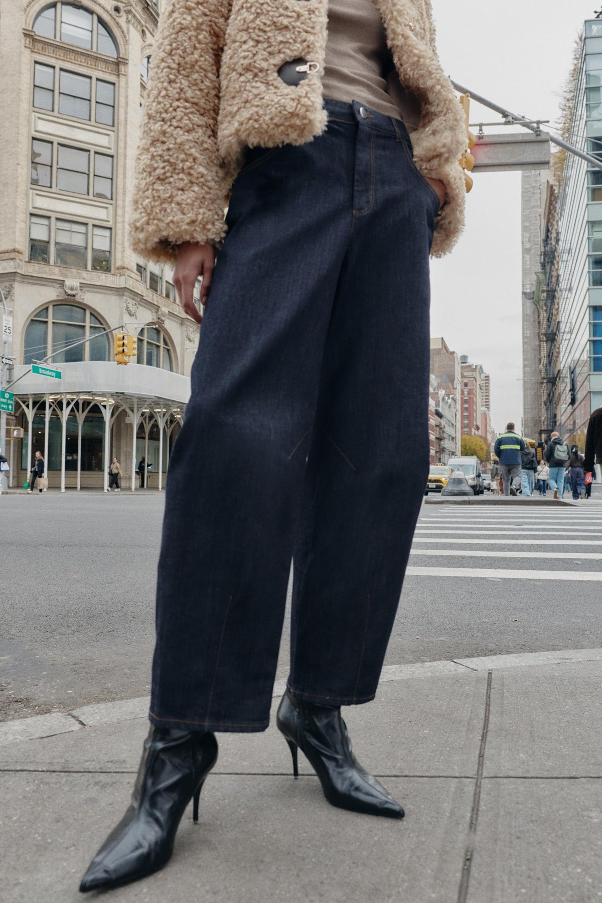 Balloon-Shaped Trousers