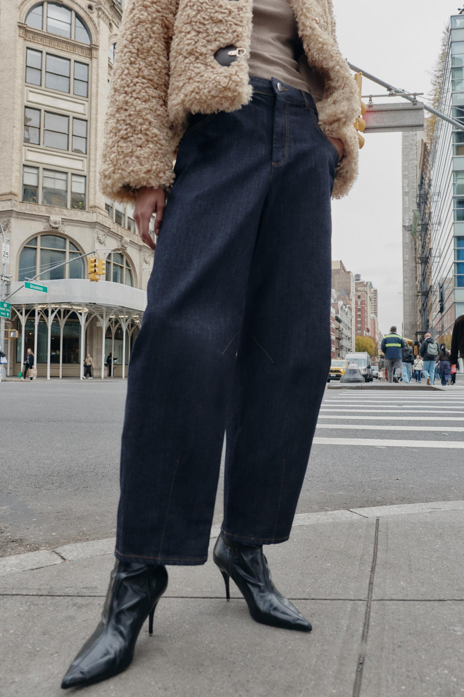 Balloon-Shaped Trousers