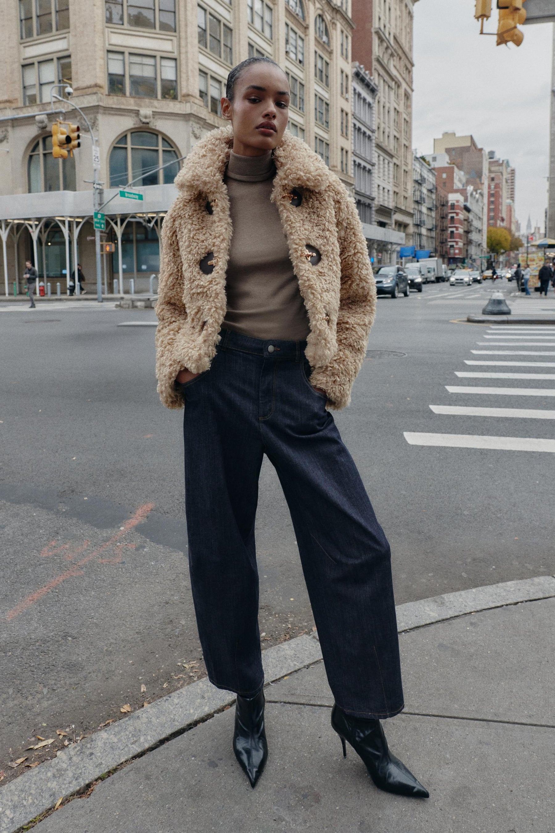 Balloon-Shaped Trousers