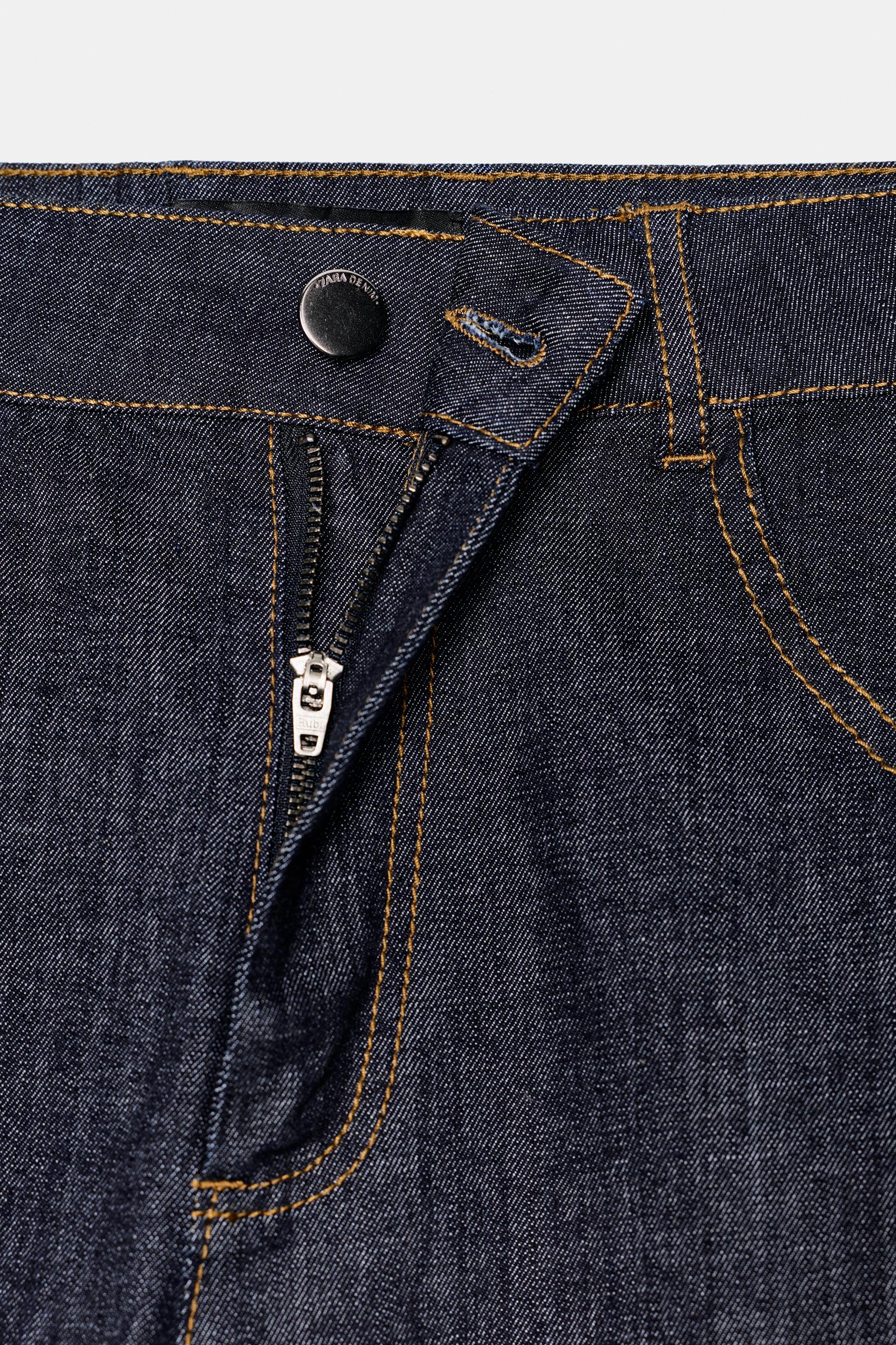 Balloon-Shaped Trousers