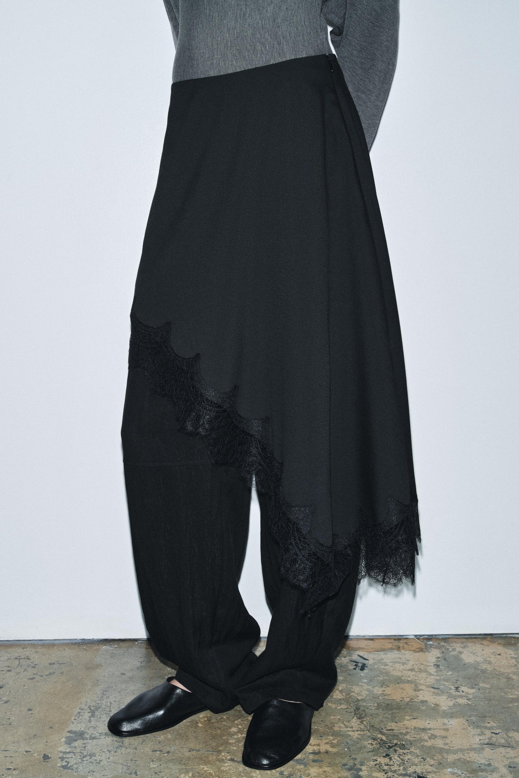 ASYMMETRIC LACE SKIRT