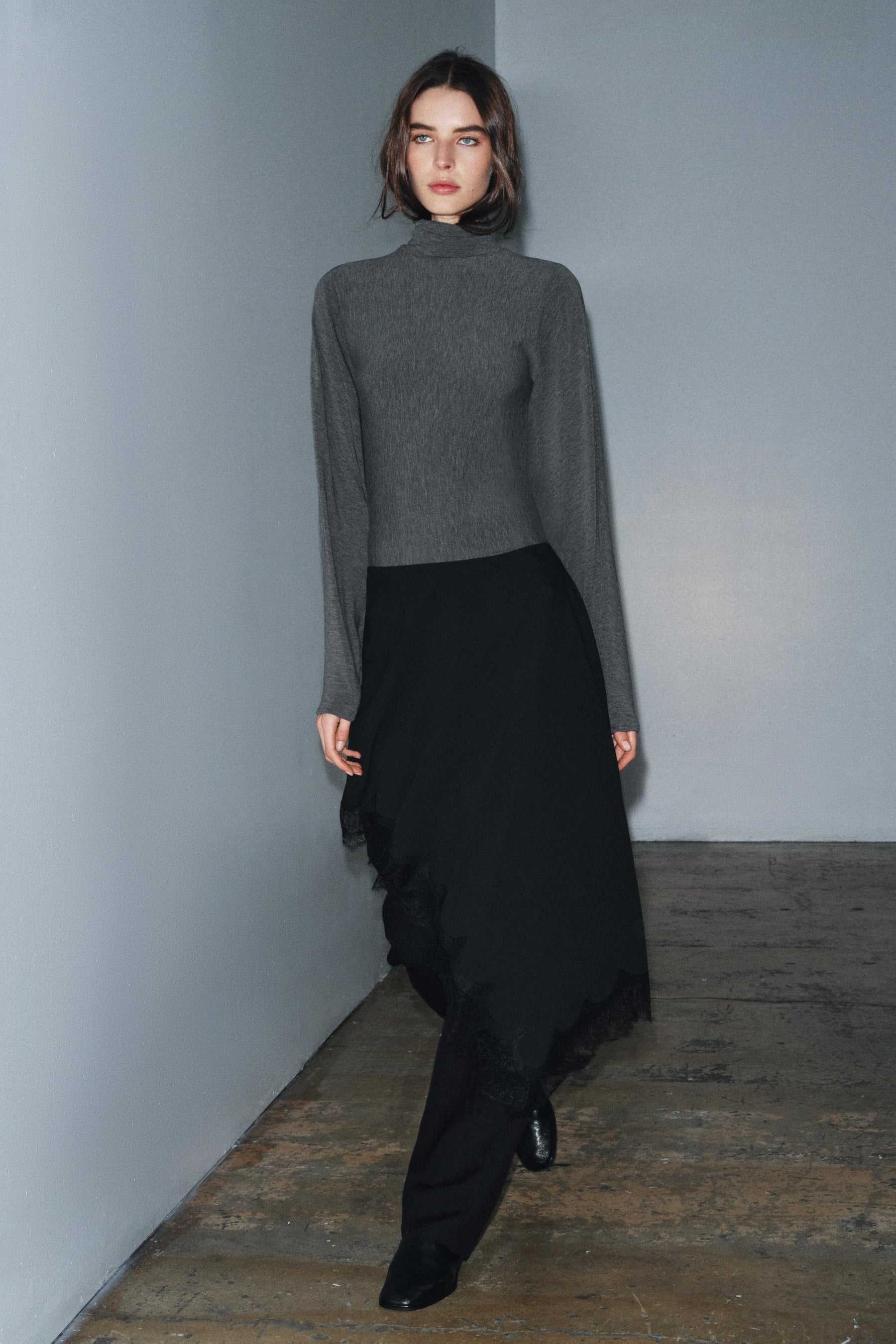 ASYMMETRIC LACE SKIRT