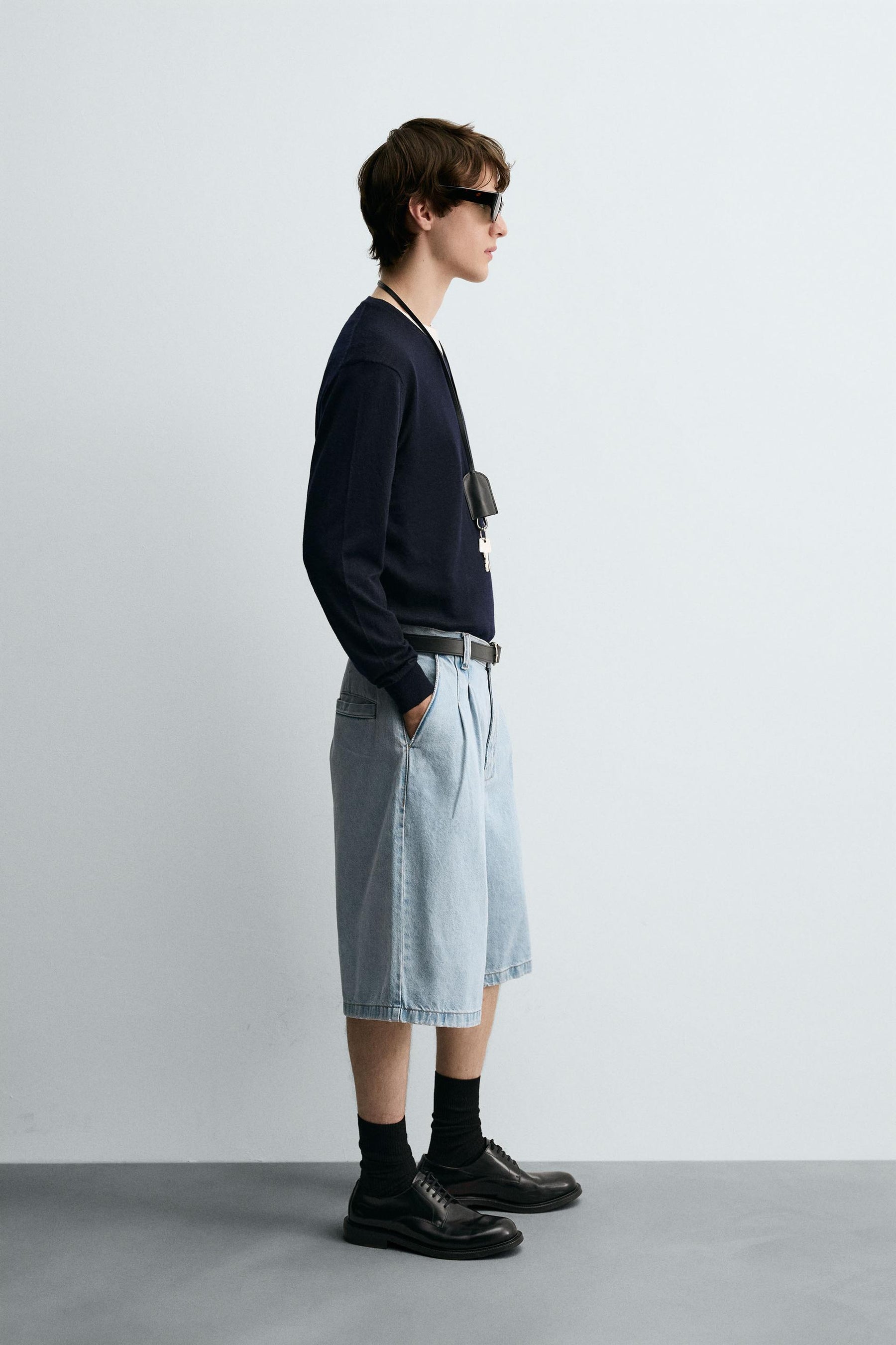 PLEATED RELAXED FIT DENIM BERMUDA SHORTS - Image 4