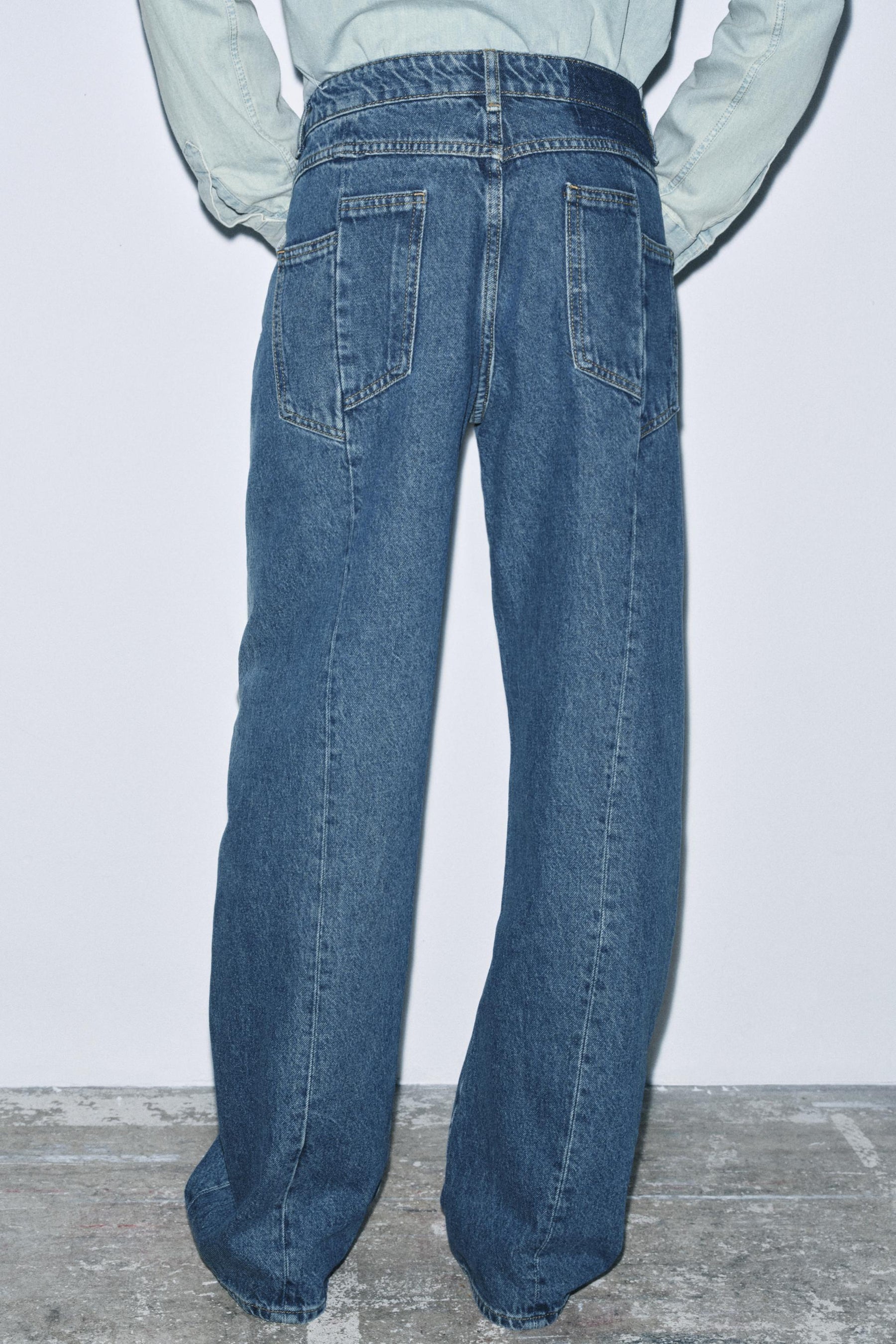 Barrel Mid-Waist Jeans